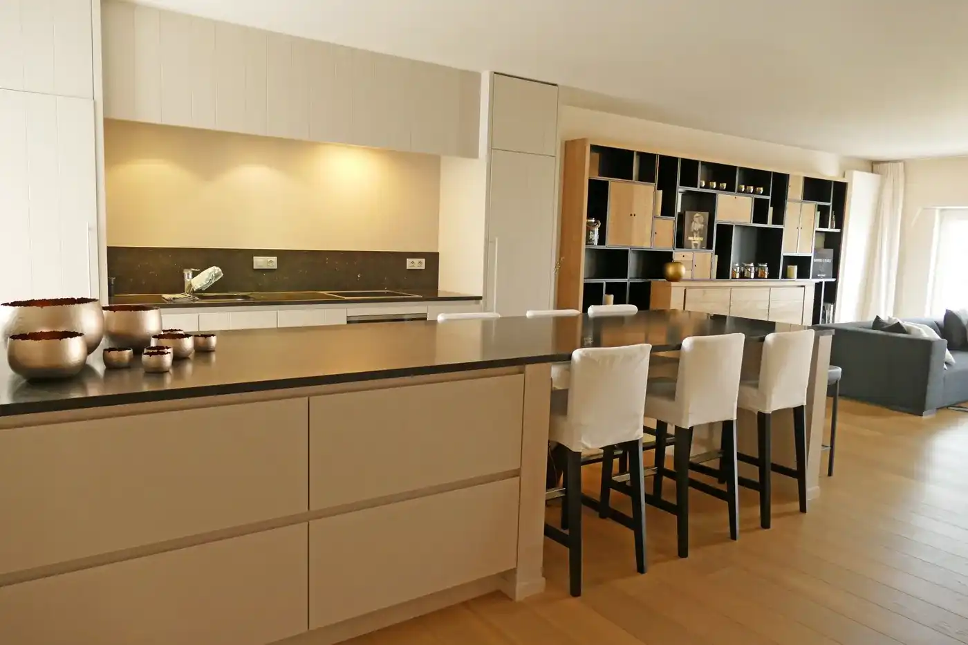 Exclusief duplex penthouse te huur in het Zoute met 2 slaapkamers en een dakterras van 70 m² foto 4