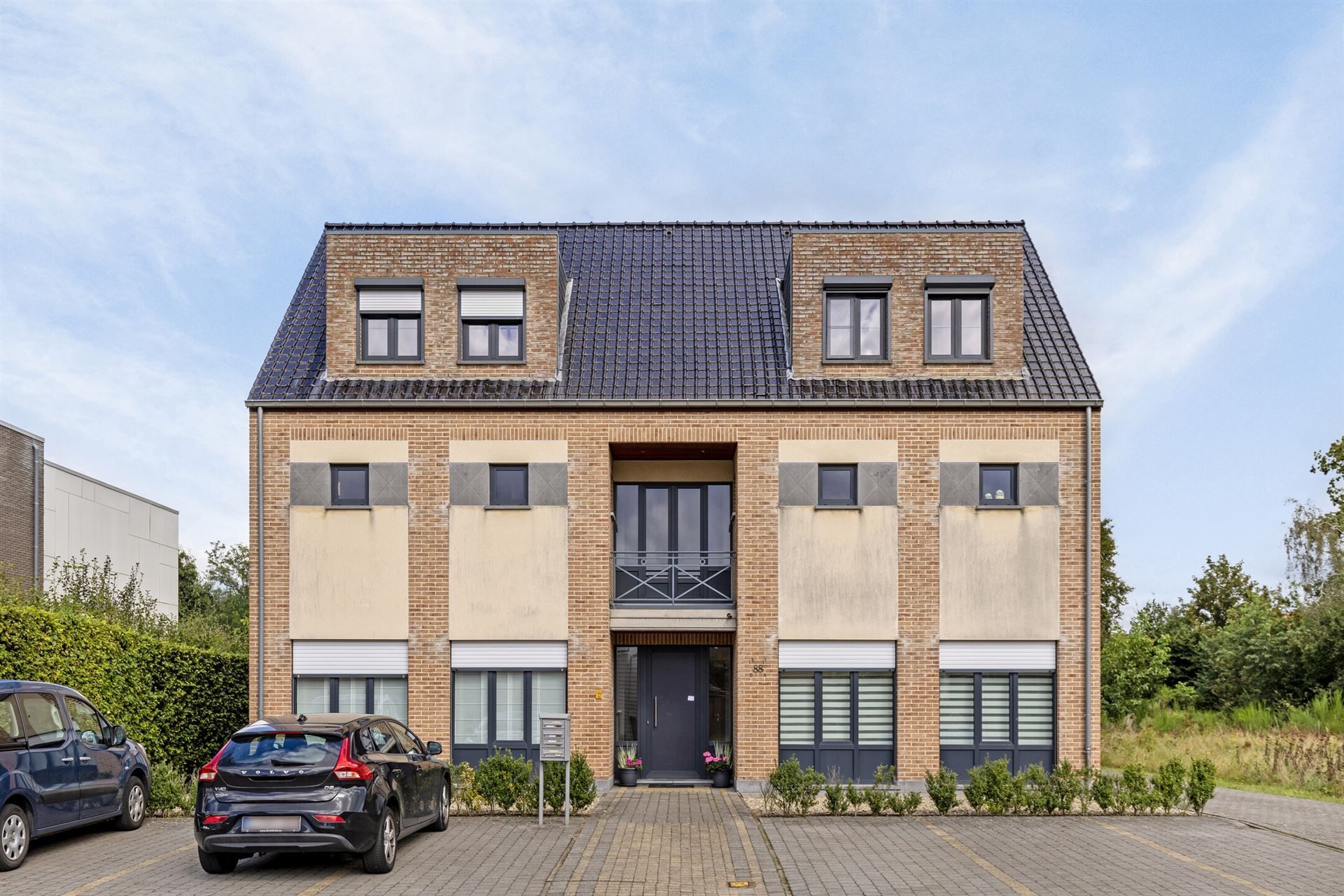 Duplex appartement 2 slpkmrs en garage in centrum Meerhout foto {{pictureIndex}}