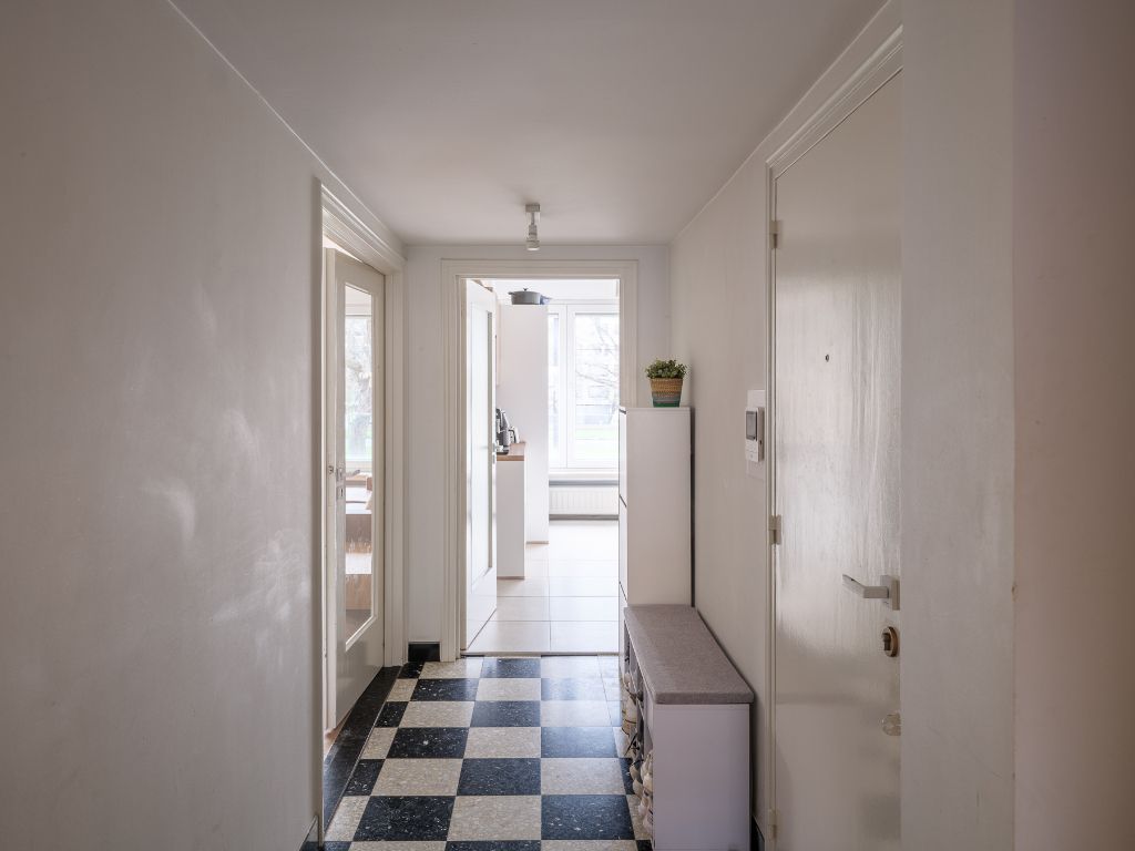 Instapklaar en lichtrijk 3-slpk appartement met ruim terras aan de achterzijde foto 4