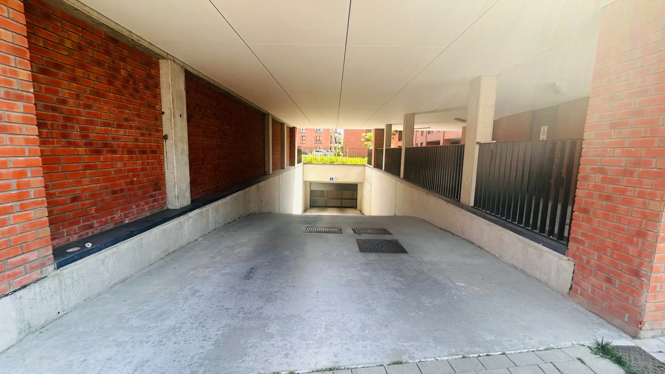 Diverse ondergrondse autostaanplaatsen te koop en/of te huur in centrum Deerlijk foto 2