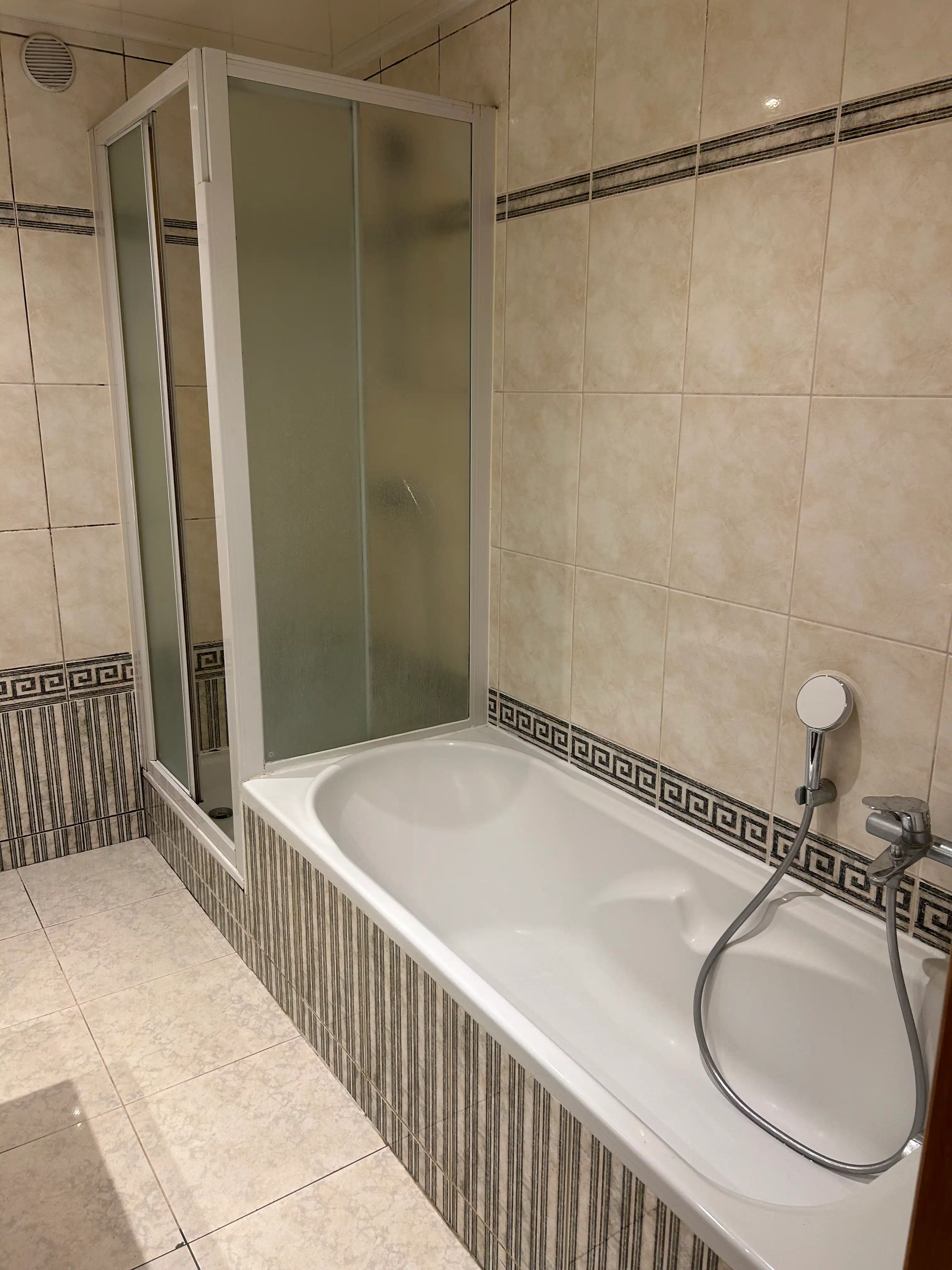 Gezellig ingericht appartement met 2 slaapkamers + standplaats. foto 8