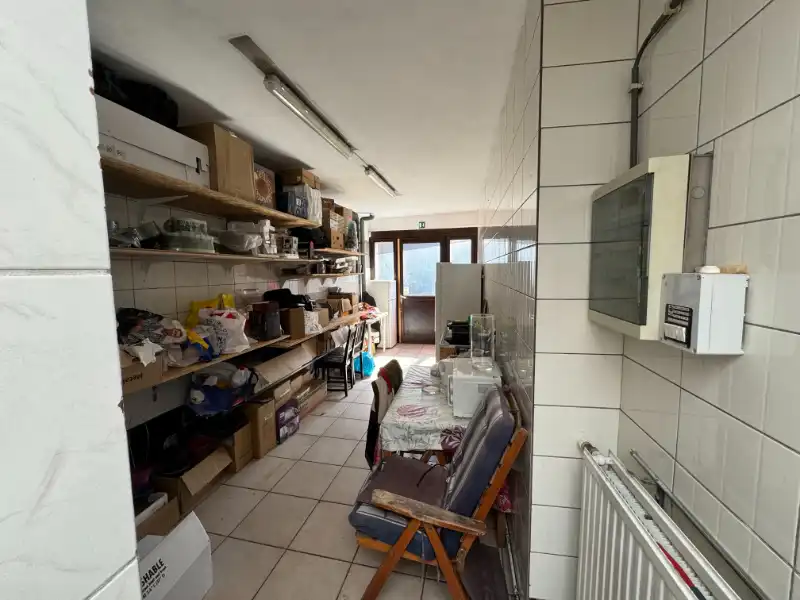 OPBRENGSTEIGENDOM, Handelspand met duplex appartement foto 7