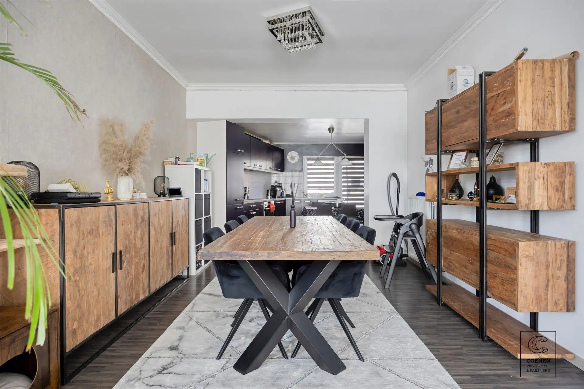 Ruime woning van 183 m² met 4 slpk's op uitstekende locatie! foto 3