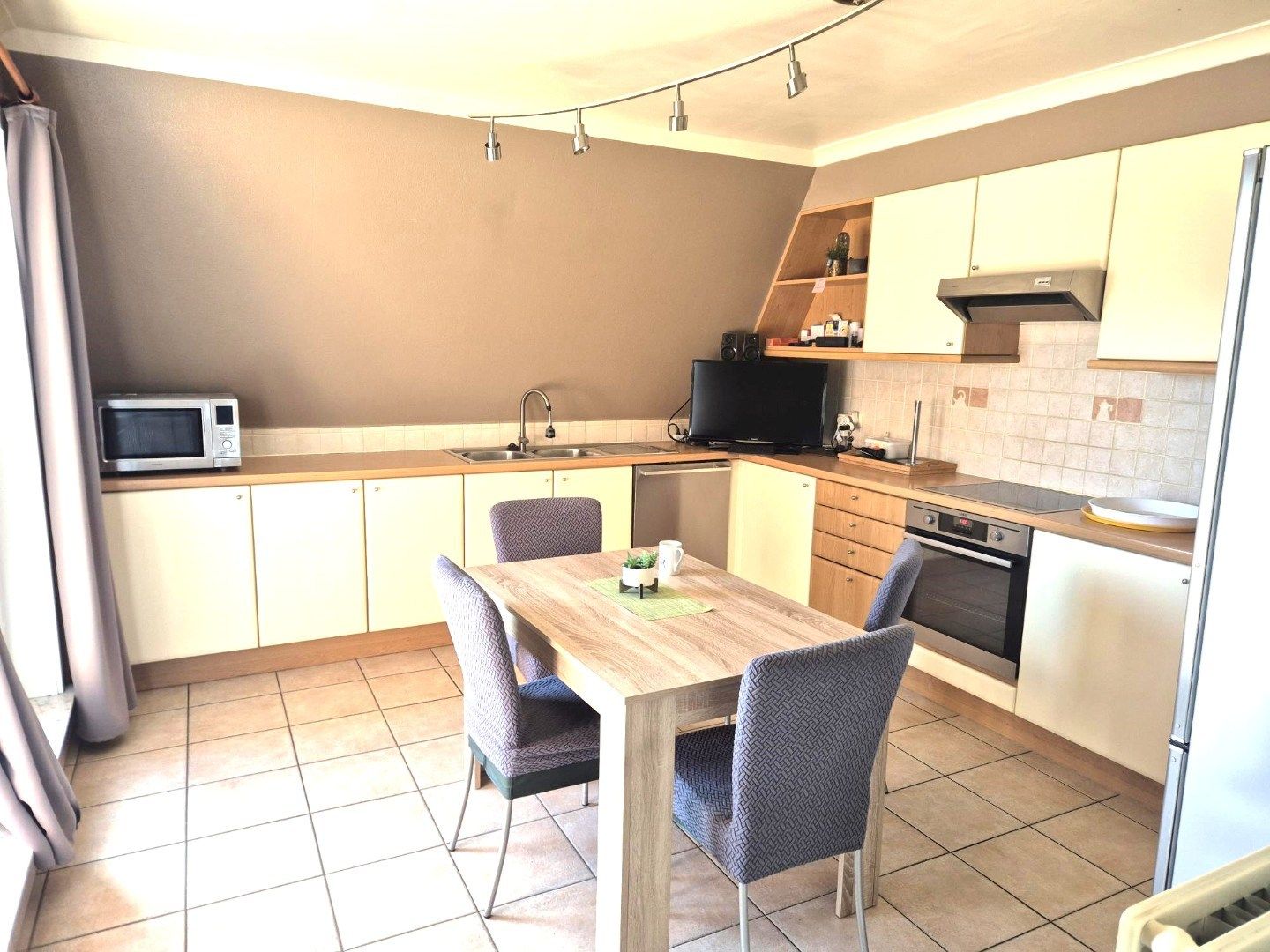 Ruim duplex-appartement met garage te Zulte foto 6