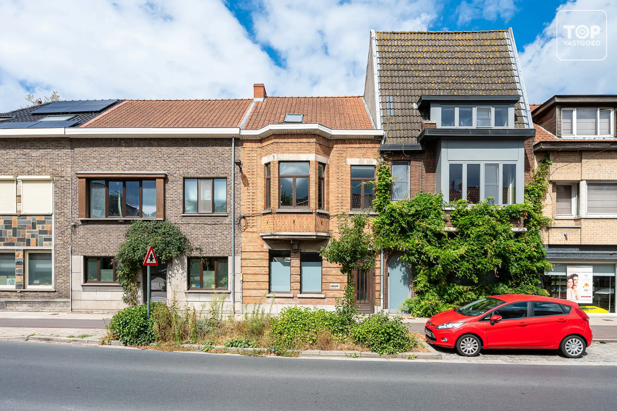 Karaktervolle woning met afzonderlijke studio in Oostakker  foto {{pictureIndex}}