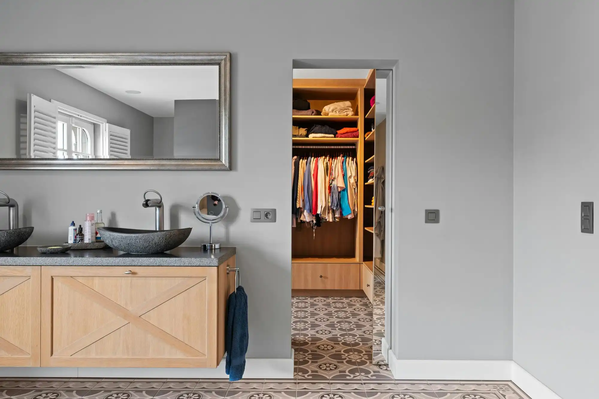 Villa met praktijkruimte en weilanden te koop in Geel foto 29