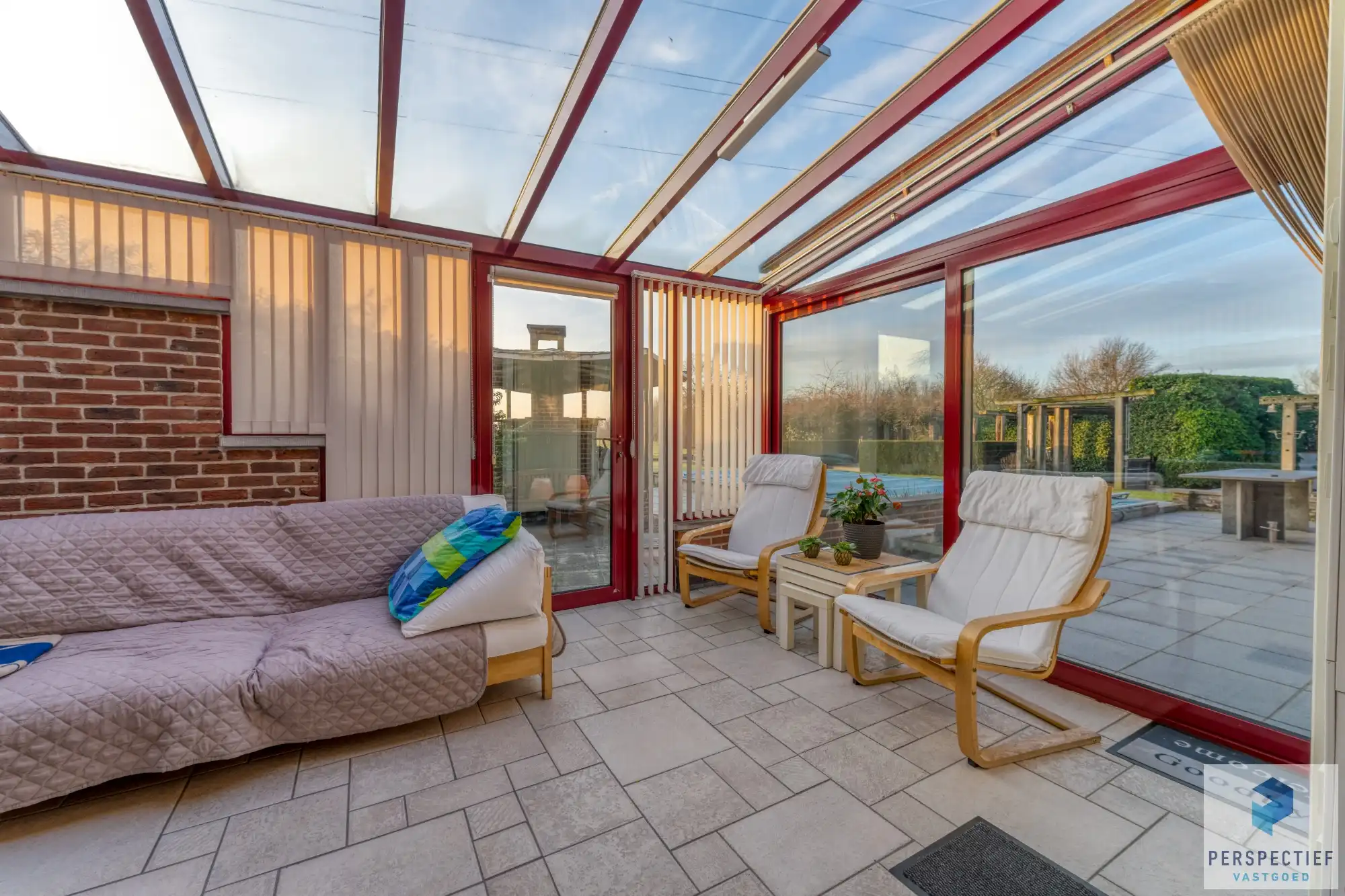 Landelijk gelegen villa met handelsruimte en buitenzwembad op 1370 m² foto 13