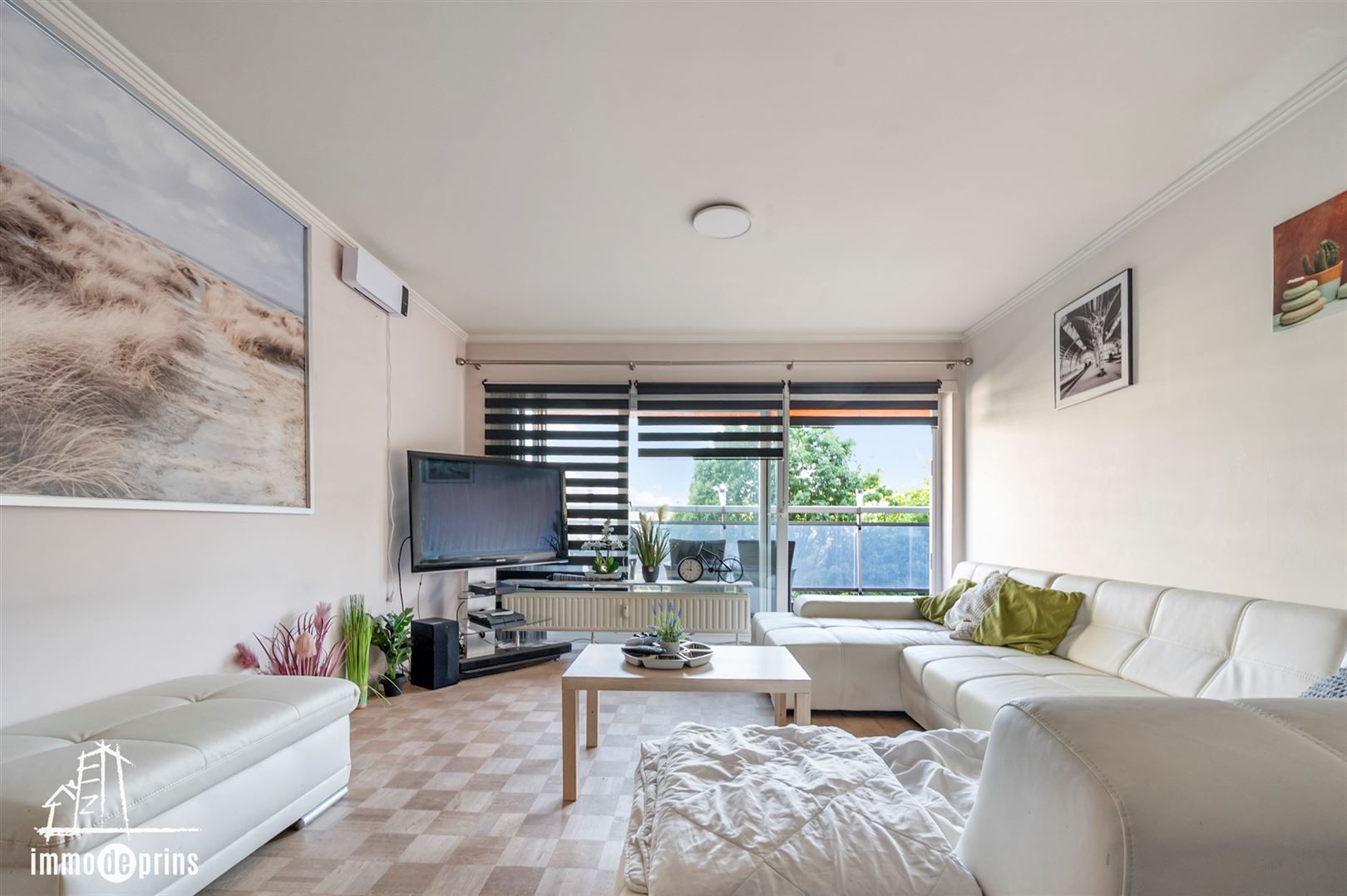 Goed onderhouden verhuurd appartement  met 2 slaapkamers foto 3