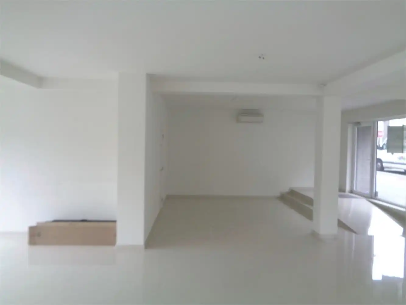 RECENT COMMERCIEEL GELIJKVLOERS OF KANTOOR foto 3