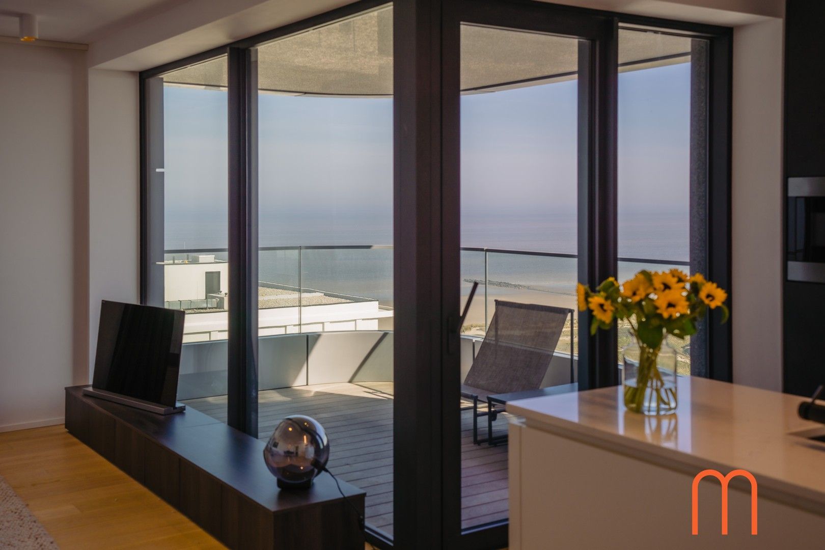Stijlvol appartement met adembenemend zeezicht in residentie Ensor Tower. foto 5