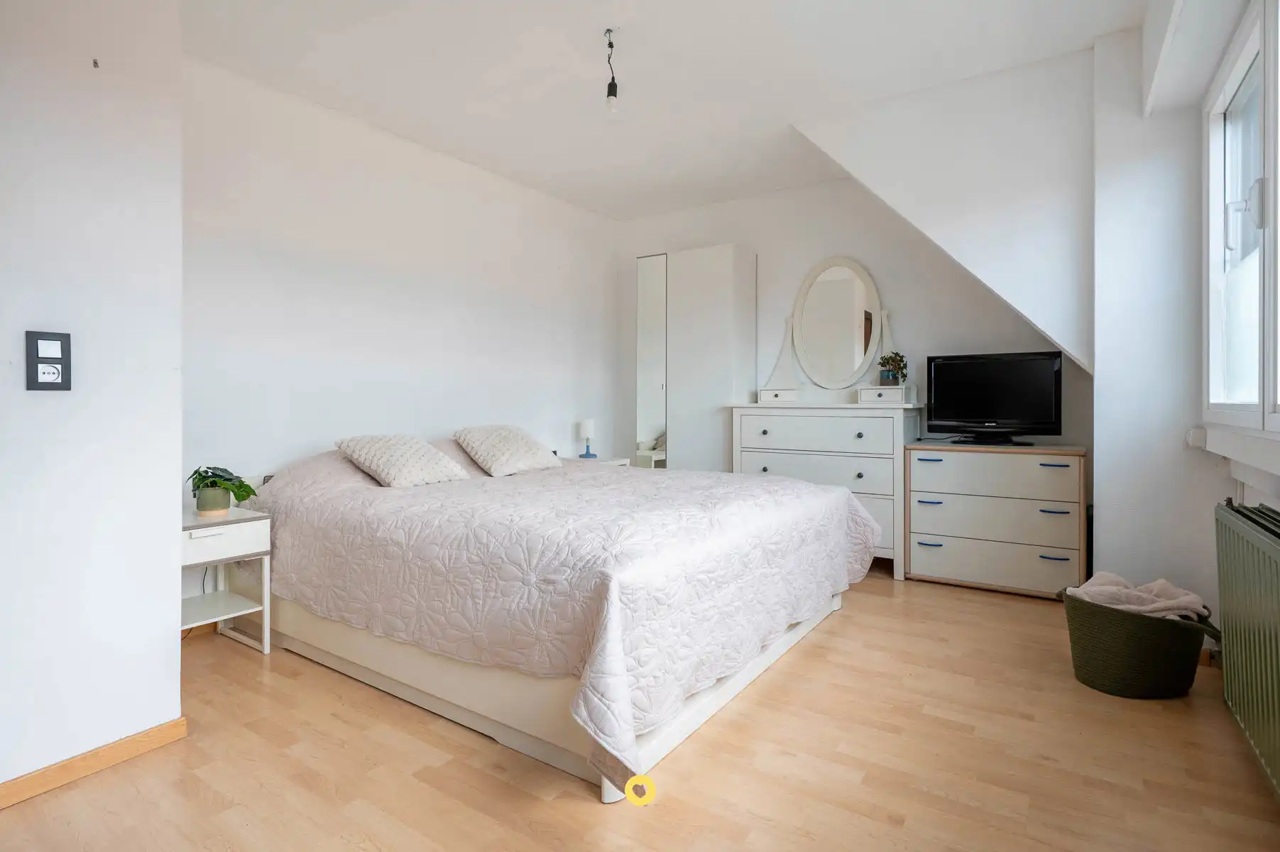 Bel-etage met 2 ruime SLK en grote garage op rustige locatie foto 9