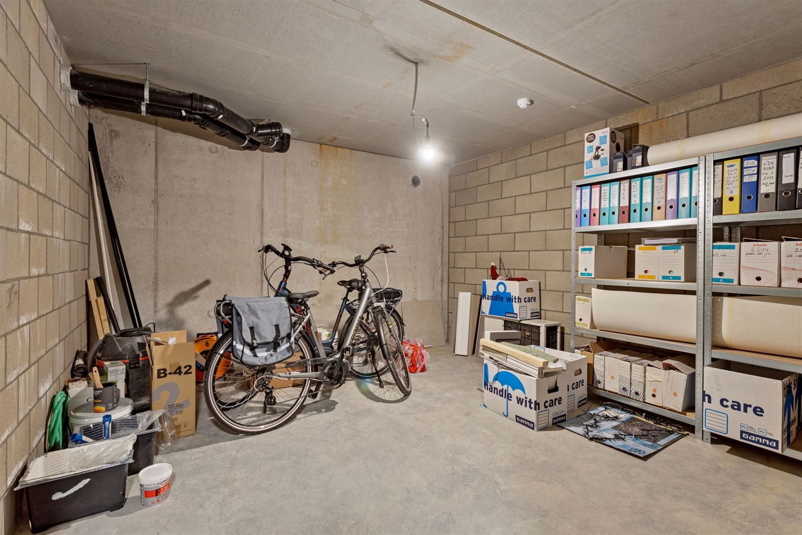 Gelijkvloerse kantoorruimte/handelspand met strategische ligging TE KOOP te Lennik foto 17
