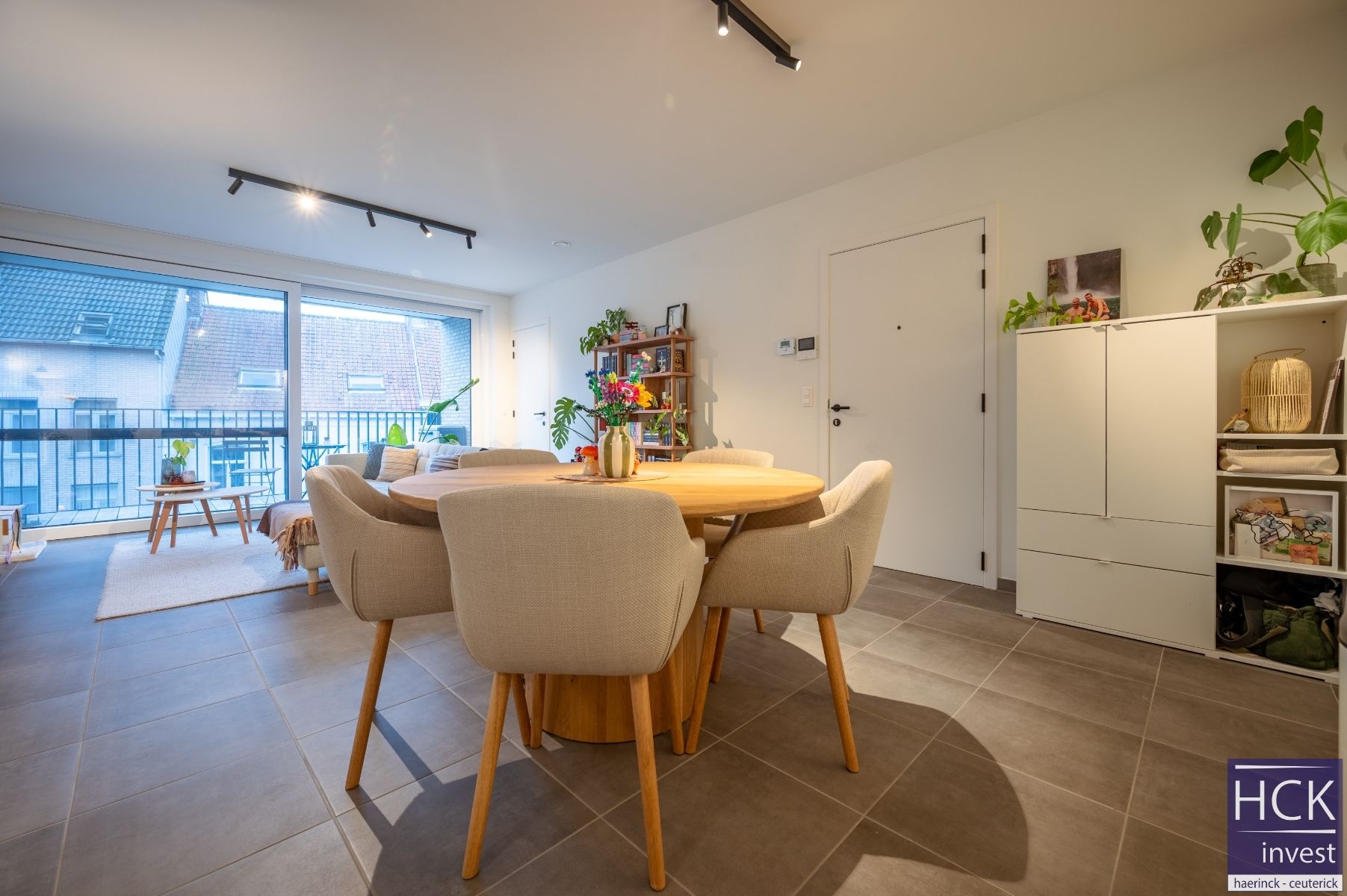 DEINZE - Prachtig nieuwbouwapp. met 2 SLPK, terras én parkeerplaats foto 4