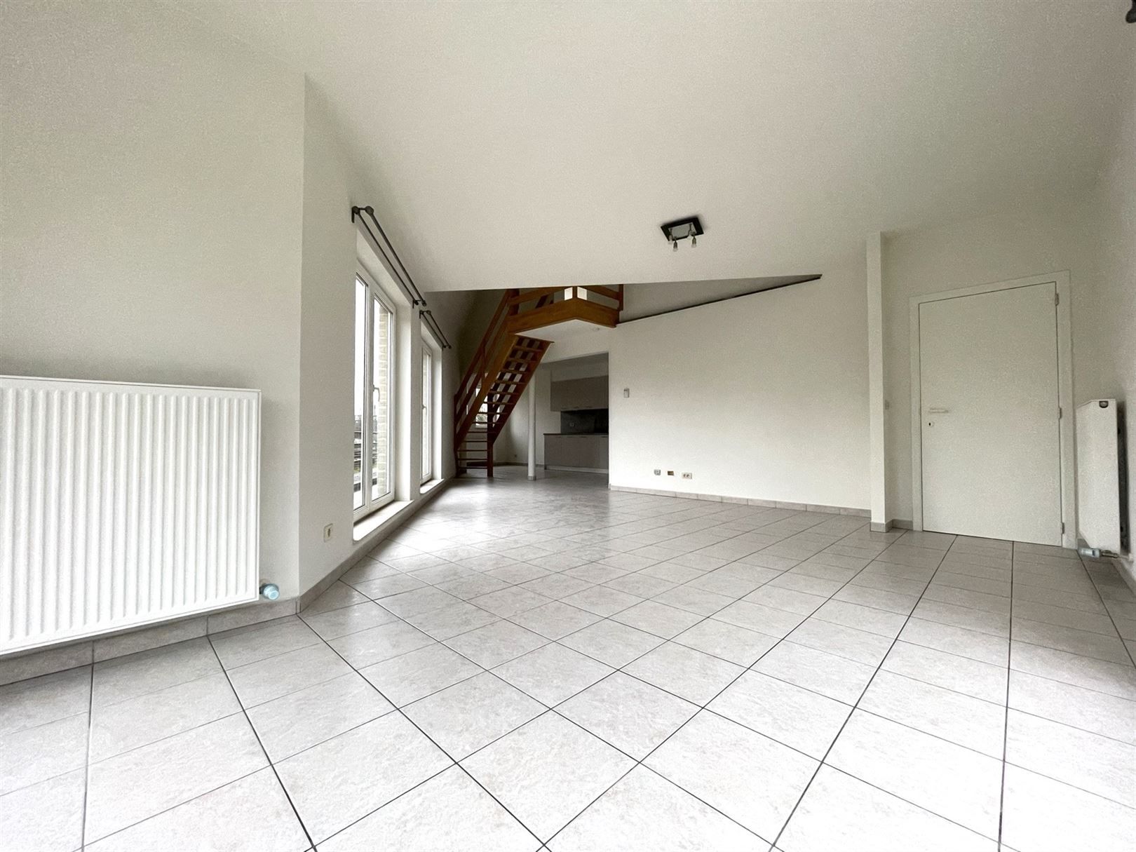 Instapklaar duplex-appartement op 200 m. van centrum Dendermonde foto {{pictureIndex}}