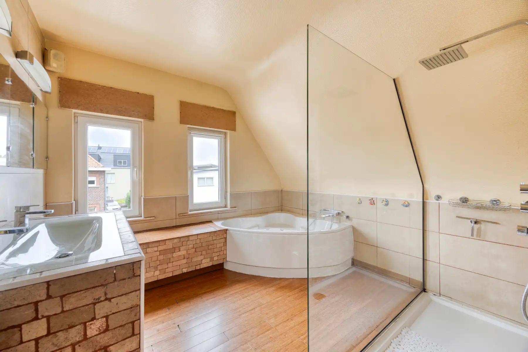 ZÉÉR GUNSTIG GELEGEN VILLA TE KOOP IN ZELLIK (EPC B) !!  foto 17