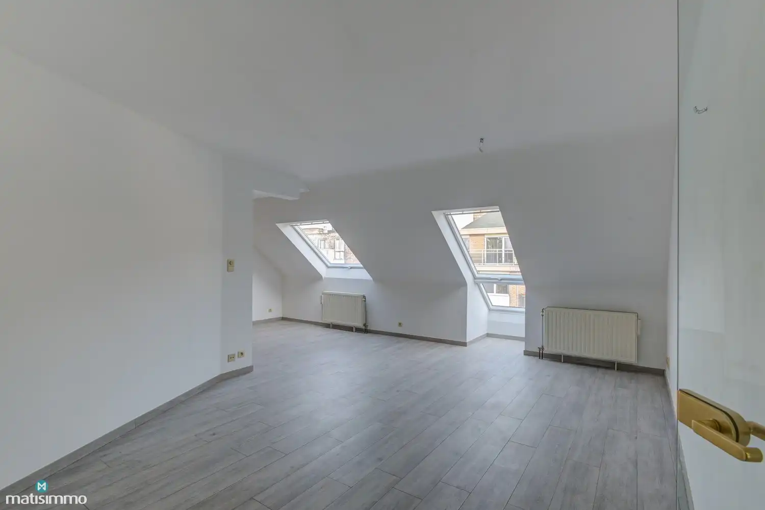 INSTAPKLAAR APPARTEMENT MET GARAGE AAN DE STADSRAND VAN TONGEREN foto 3