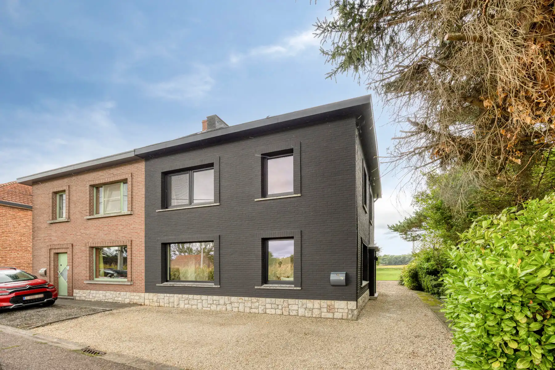 Gerenoveerde halfopen bebouwing op unieke groene ligging in Lovenjoel foto {{pictureIndex}}