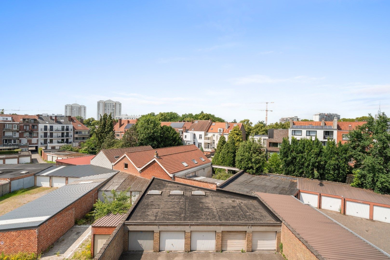 Lichtrijk 2-slpk appartement met garage foto 10