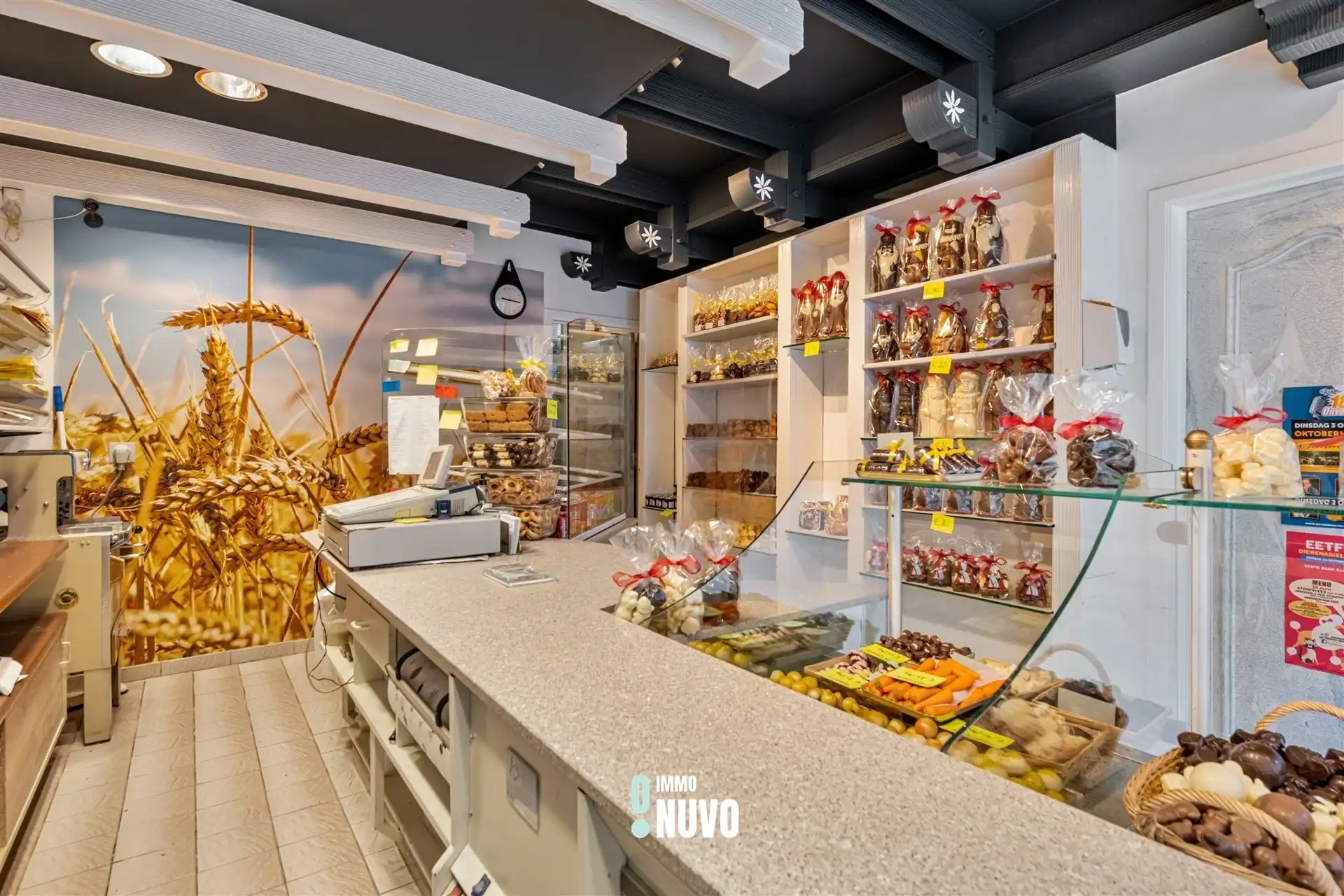 Handelspand met woonst op commerciële ligging te Aalst foto {{pictureIndex}}