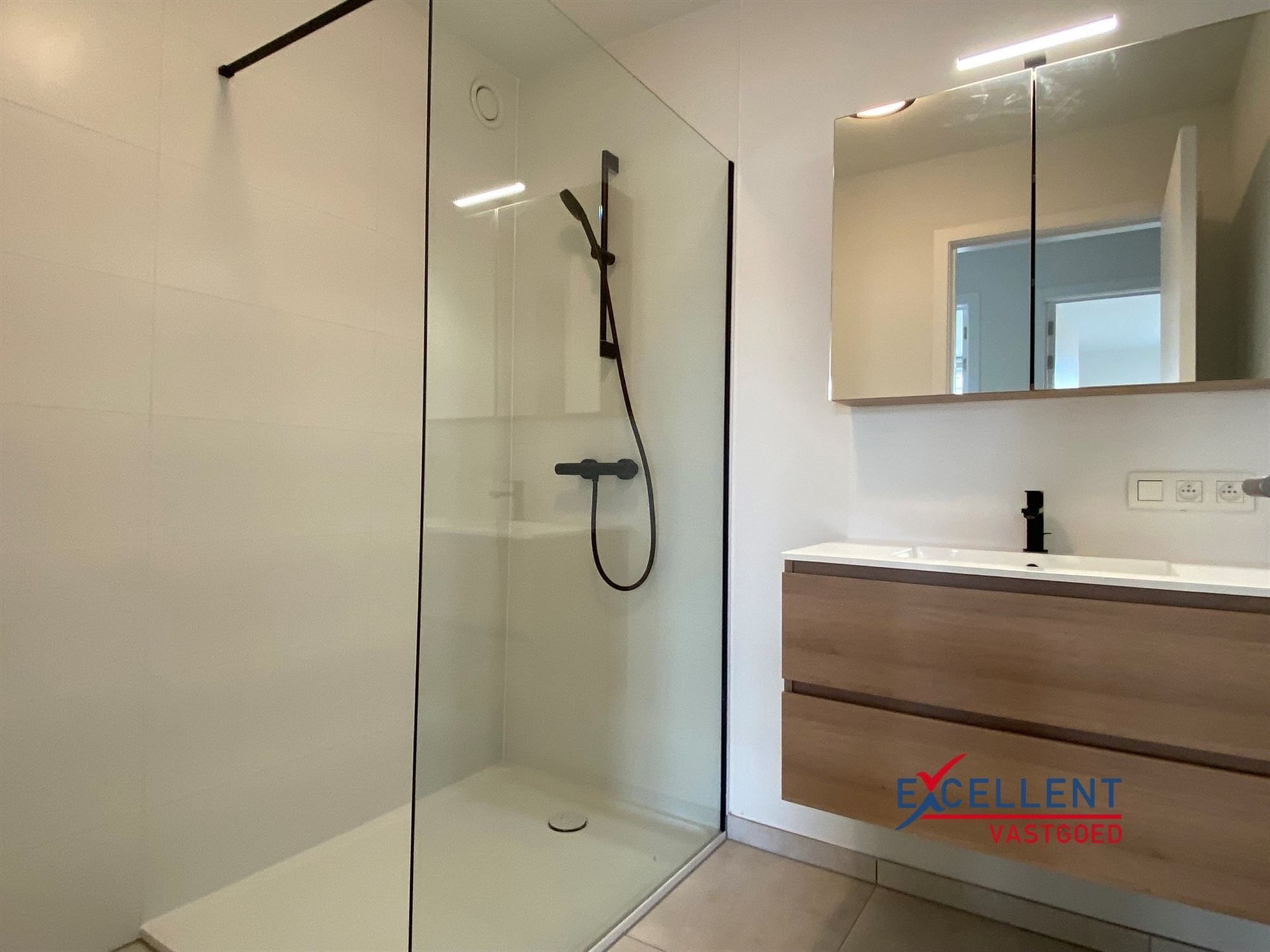 Nieuwbouw appartement met 1 slaapkamer en garage te huur in Vinkt (Deinze)! foto 6