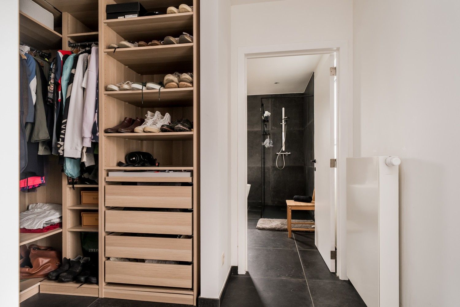 Halfopen bebouwing met ruime garage en prachtig uitzicht op de velden foto 18