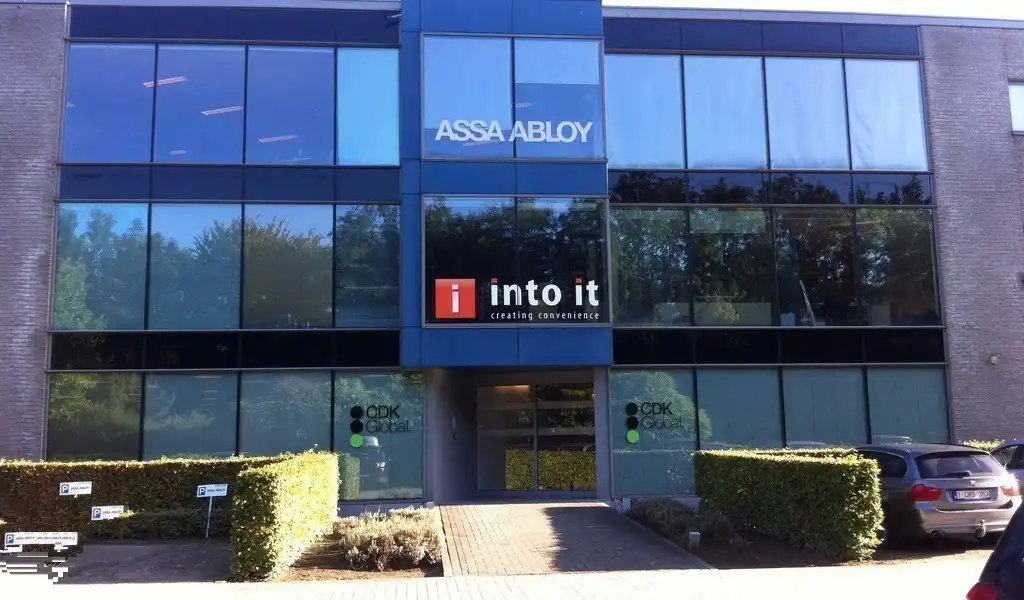 Opbrengsteigendom te koop langs E40 in Merelbeke-Melle foto 3