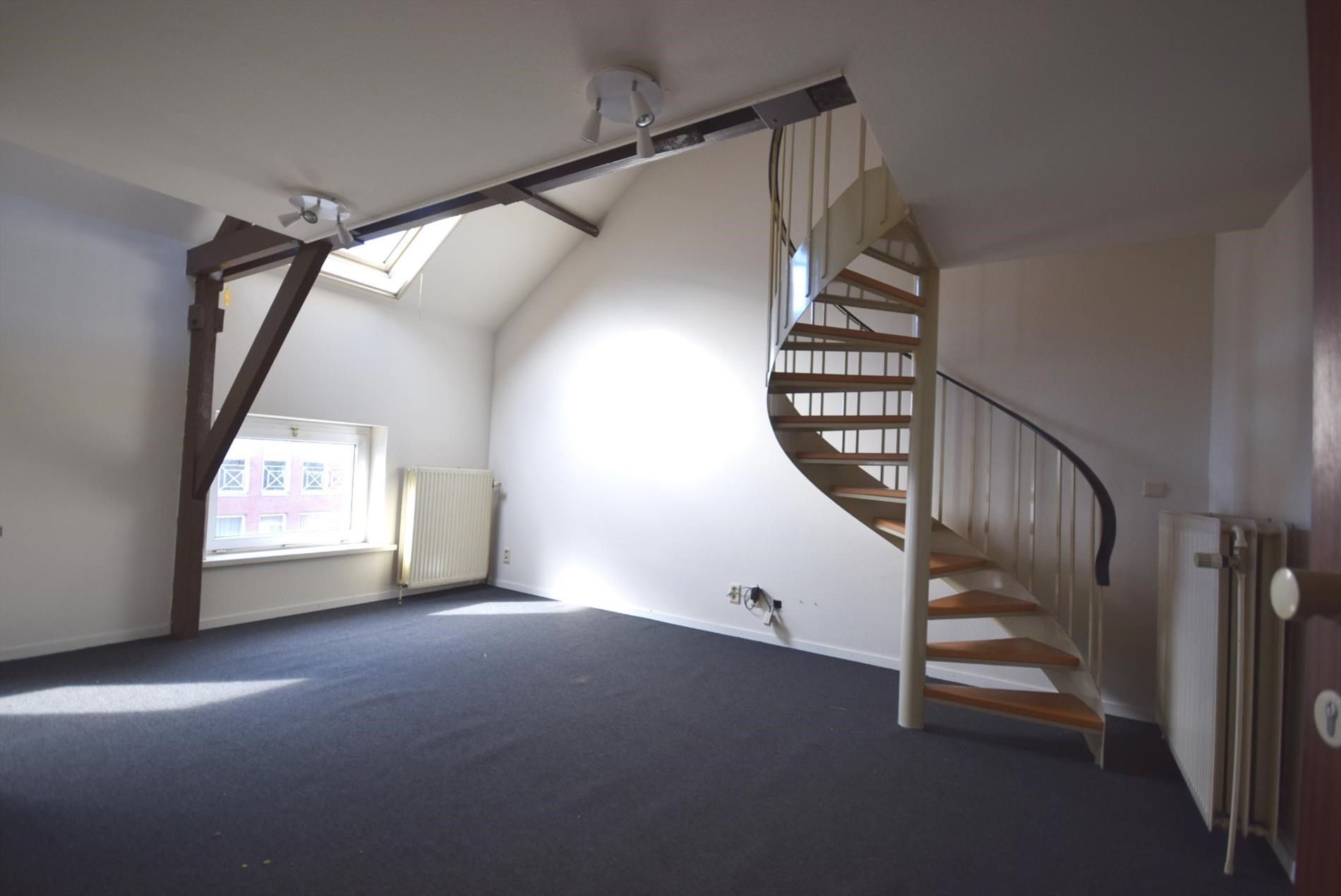 EENSLAAPKAMER DAKAPPARTEMENT IN STADSCENTRUM ROESELARE  foto 2