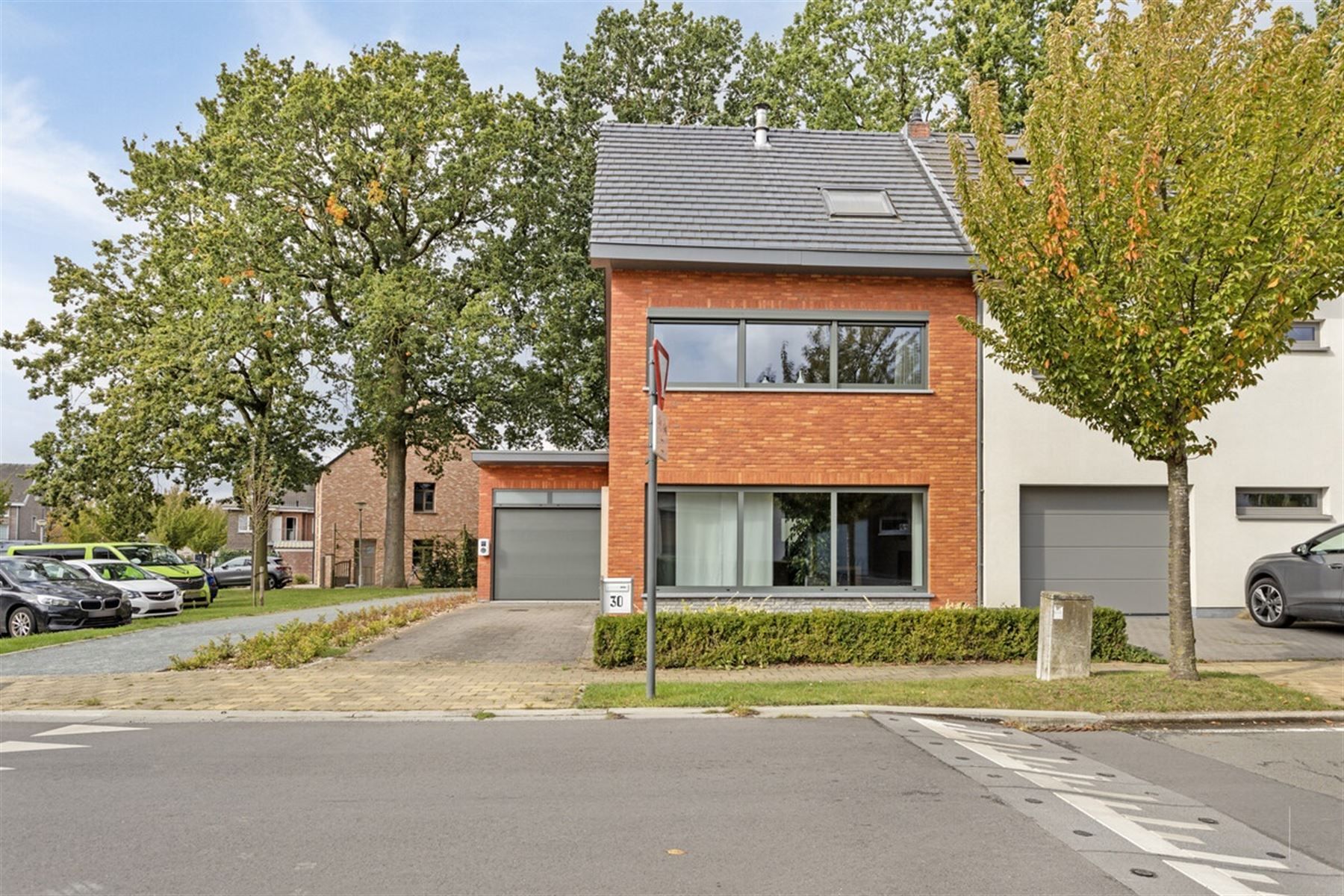 Ruime 4-Slaapkamer Woning in Beveren-Waas foto 2