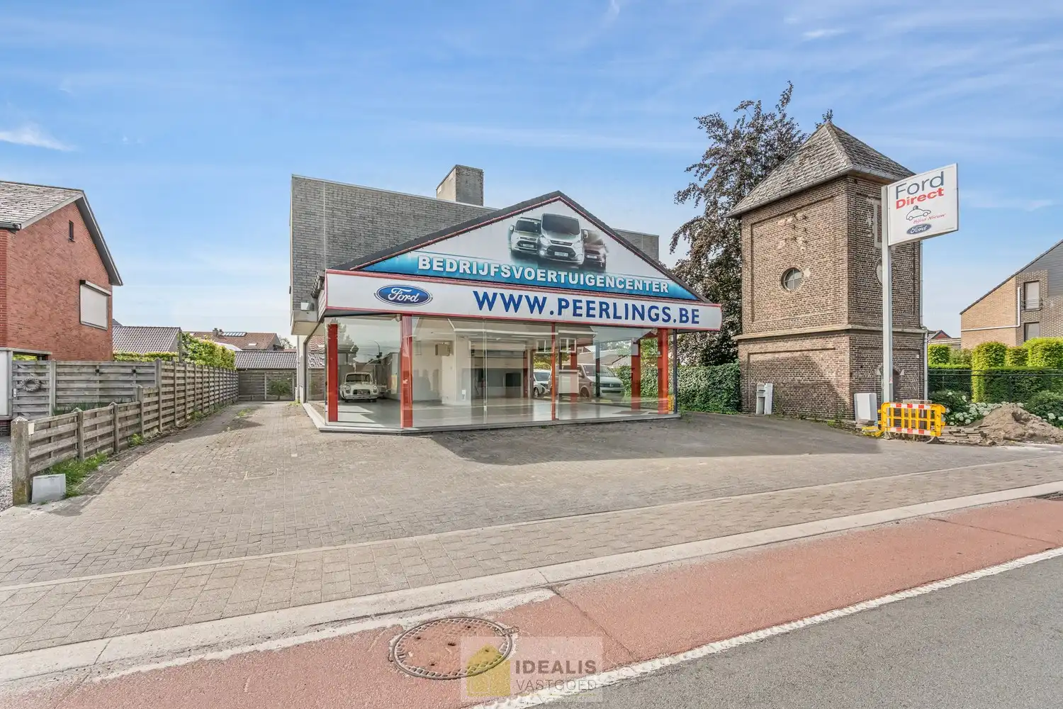 IDEALIS VASTGOED – Handelsruimte/showroom met 2 appartementen gelegen op een perceel van 6a 47ca op een commerciële zichtlocatie op het ‘Lindel’. foto 2