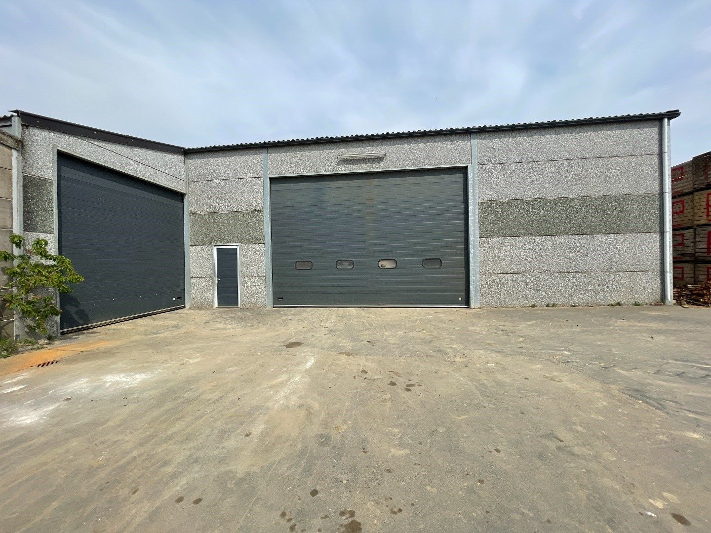 Loods 750 m² te Passendale - Huurprijs 2,5 € per m²/mnd foto {{pictureIndex}}