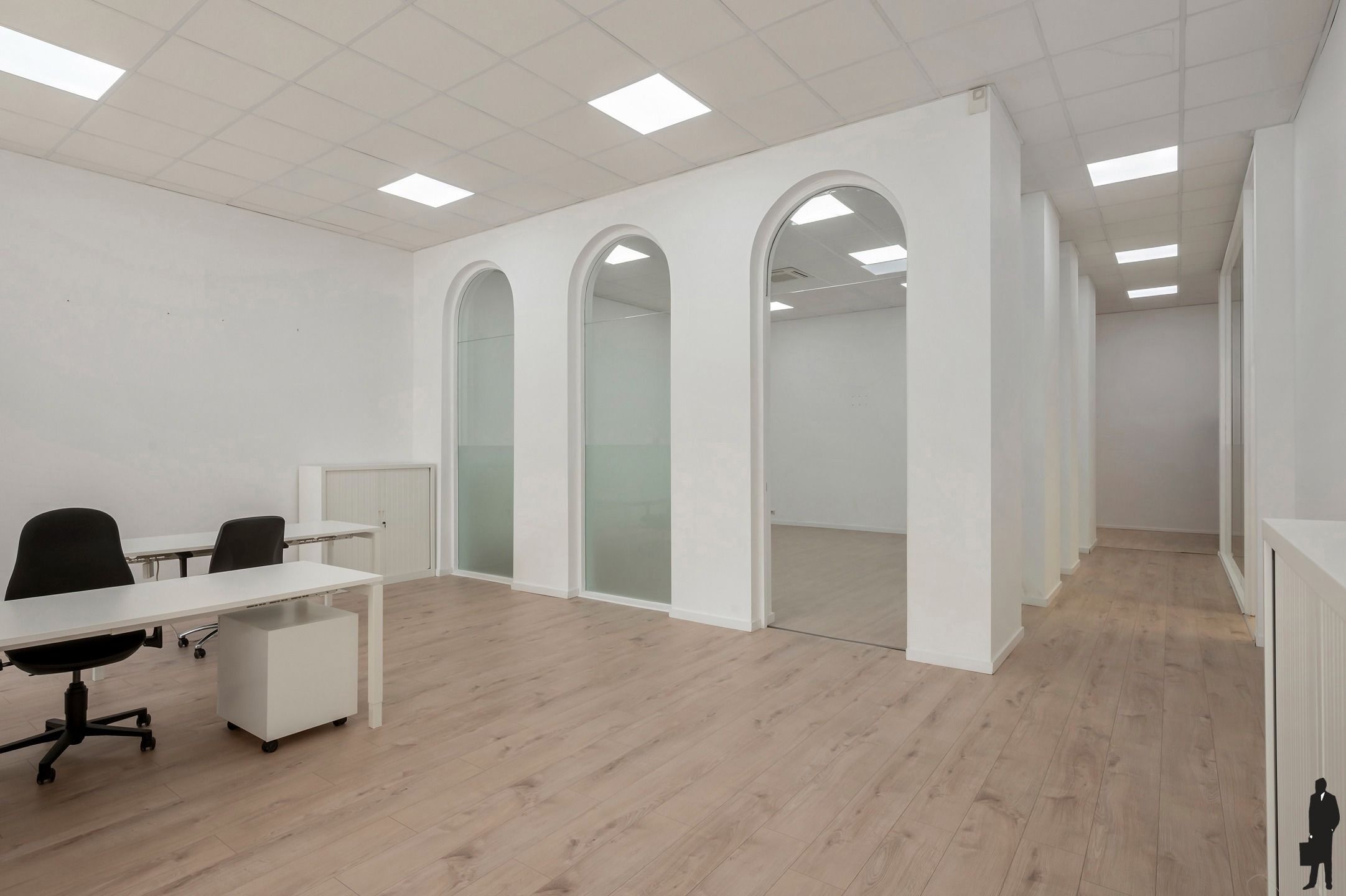 Handelspand/kantoorruimte ca. 228m² met twee staanplaatsen foto 9
