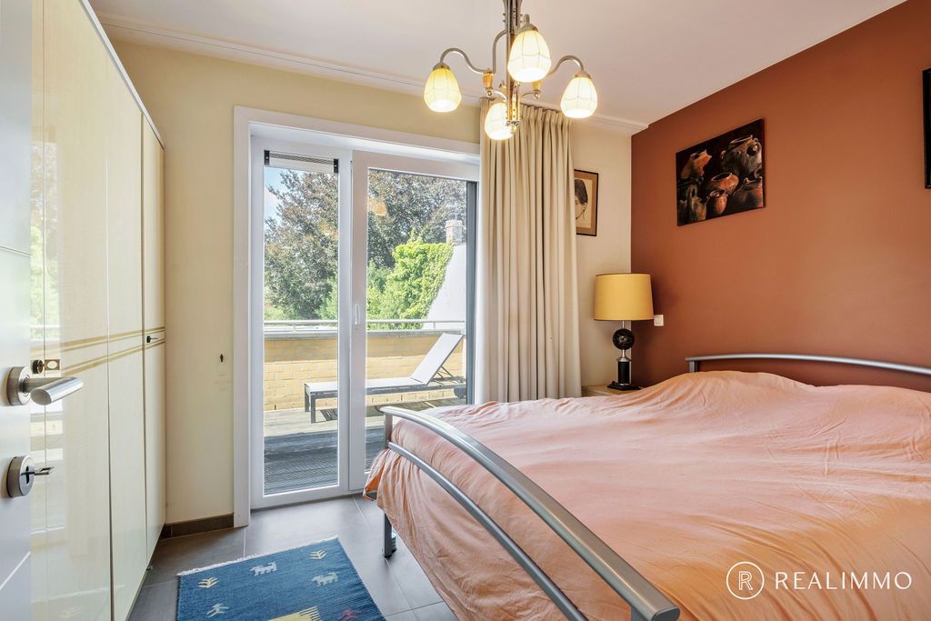 Ruim appartement met garage! foto 12
