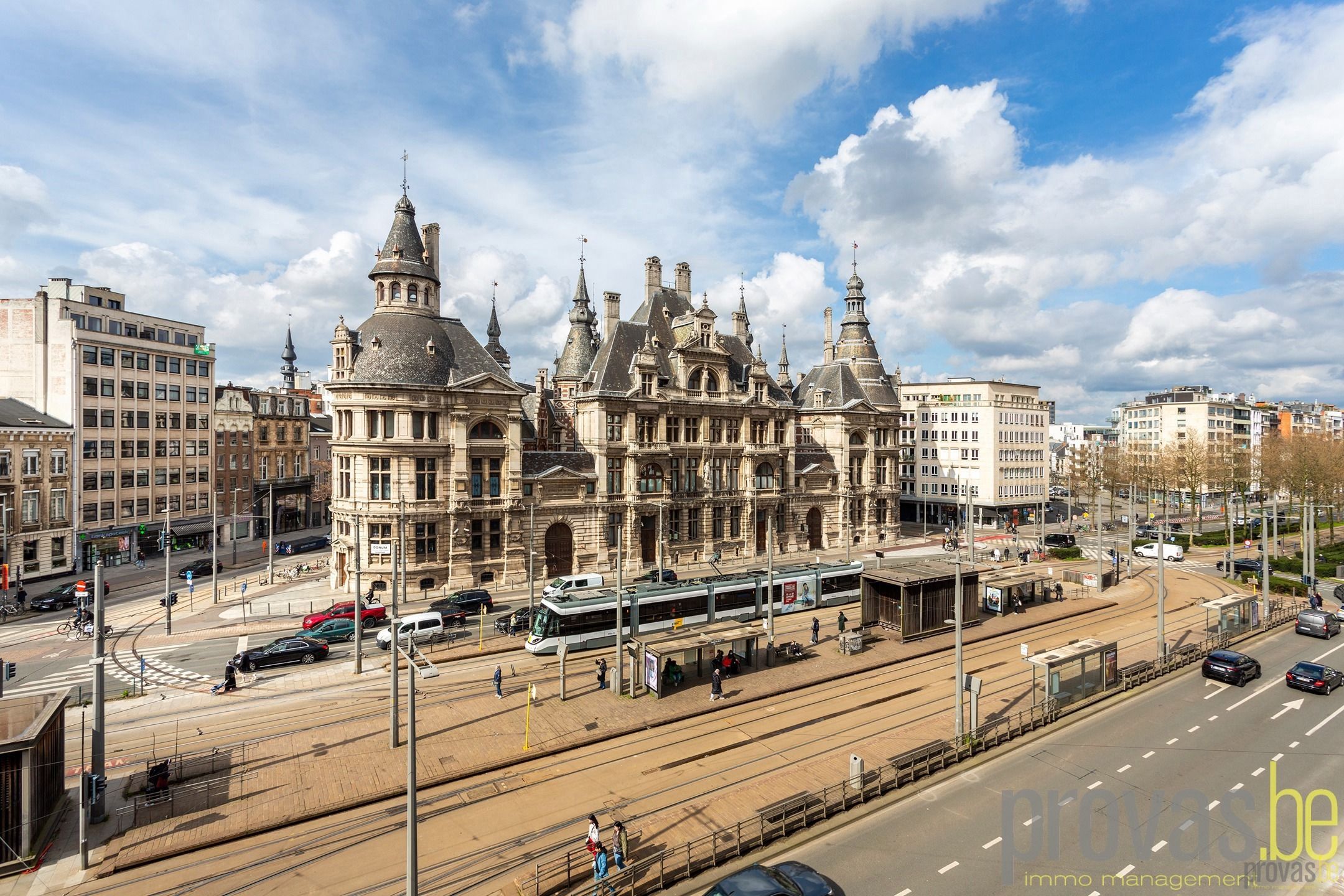 LUXEAPP. MET TERRAS EN ZICHT OP DE NATIONALE BANK foto 3