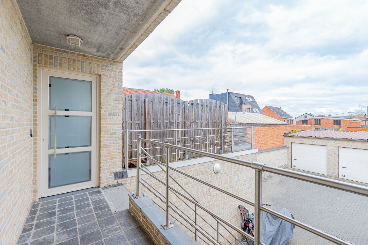 Gerenoveerd appartement met terras van 17m² en 2 slaapkamers foto 4