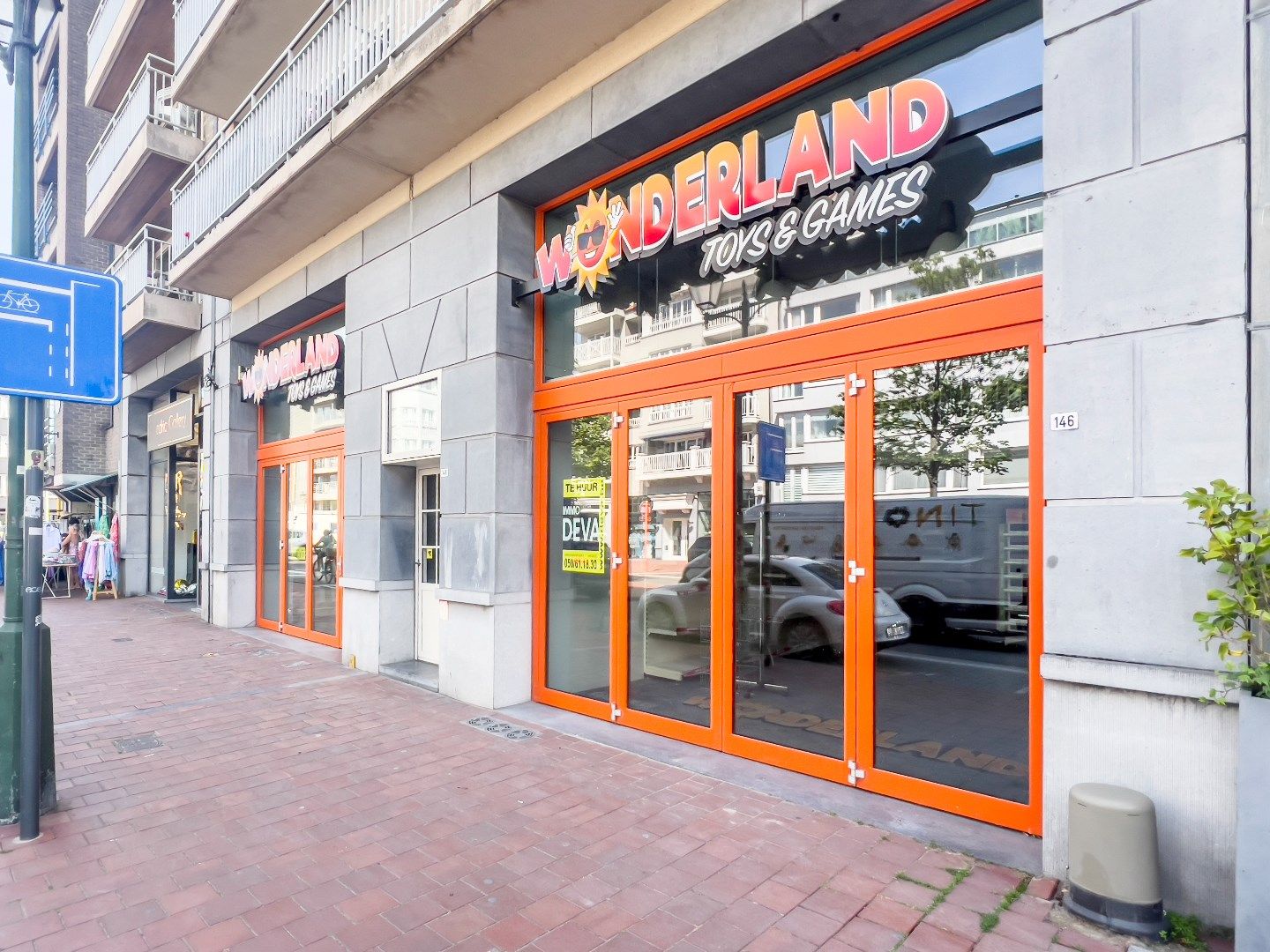 Uitstekend gelegen handelspand te huur op de Lippenslaan in Knokke, met een uitzonderlijke gevelbreedte van 12 meter. foto 2