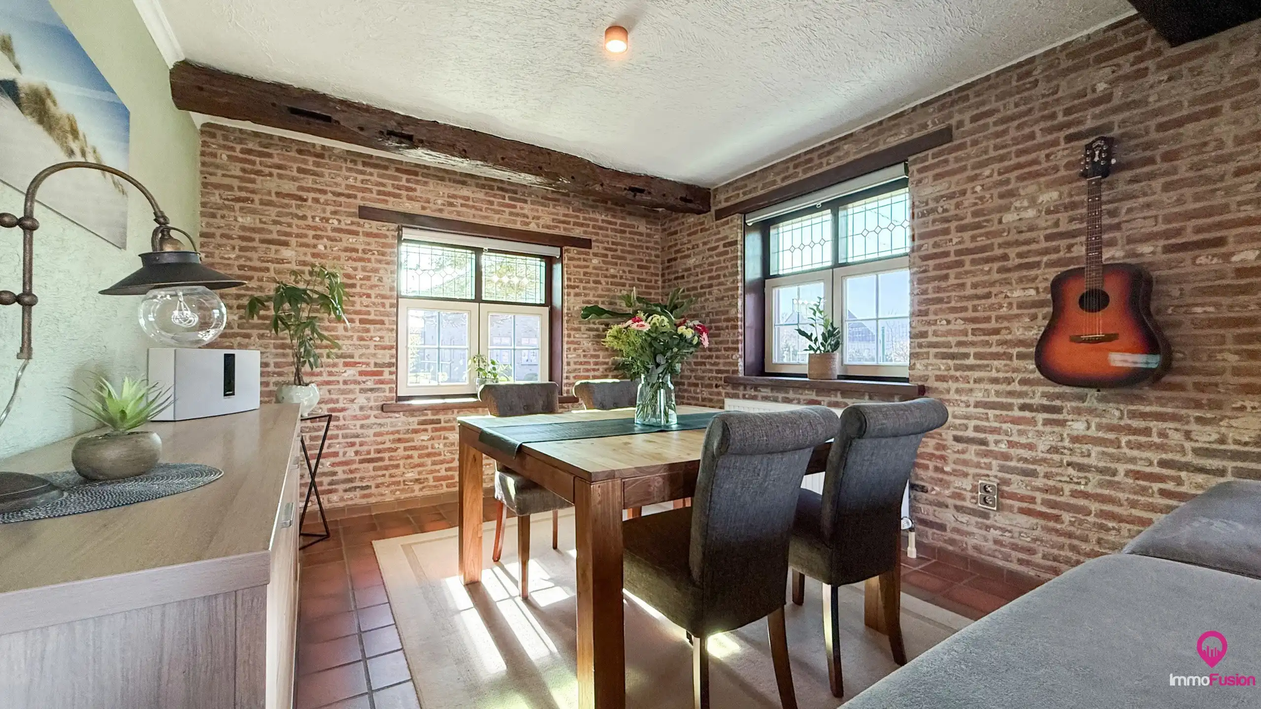 Instapklare gezinswoning met 5slpks, dubbele garage en tuin! foto 7