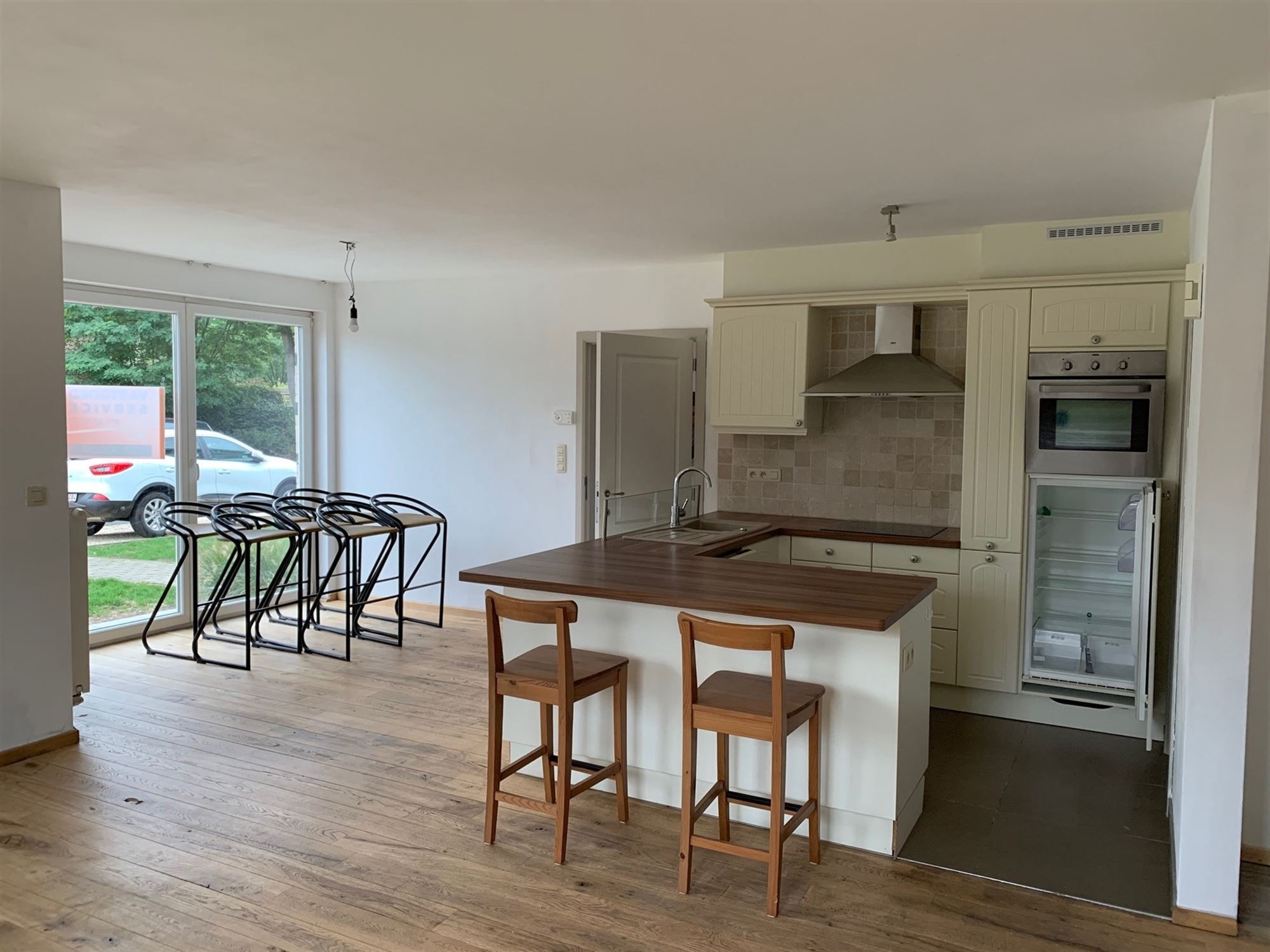 GELIJKVLOERS APPARTEMENT MET 2 SLAAPKAMERS, TERRAS, BERGING EN AUTOSTANDPLAATS TE BERINGEN foto 4