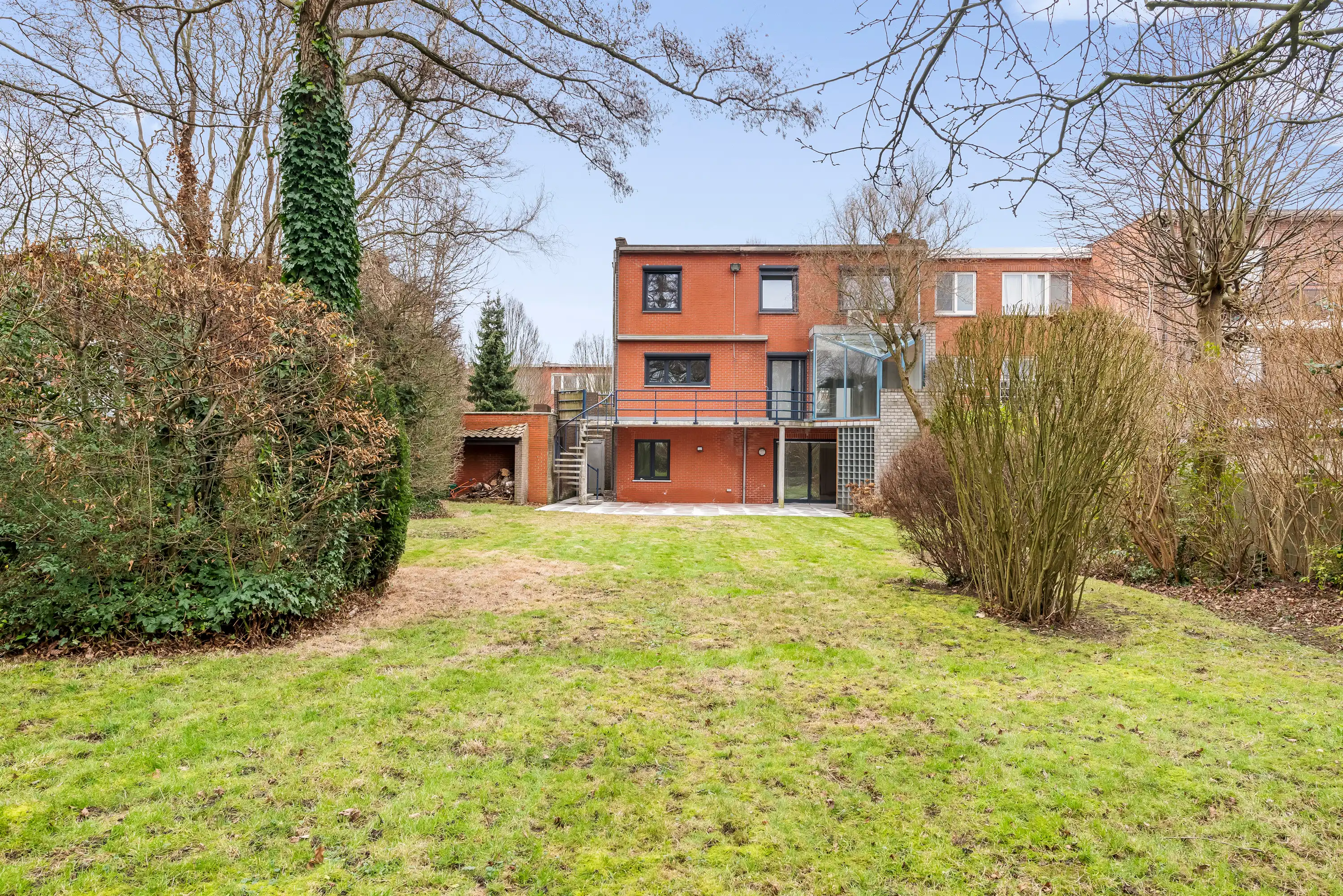 Ruime gerenoveerde halfopen bel-etage met tuin in Neerland foto 5