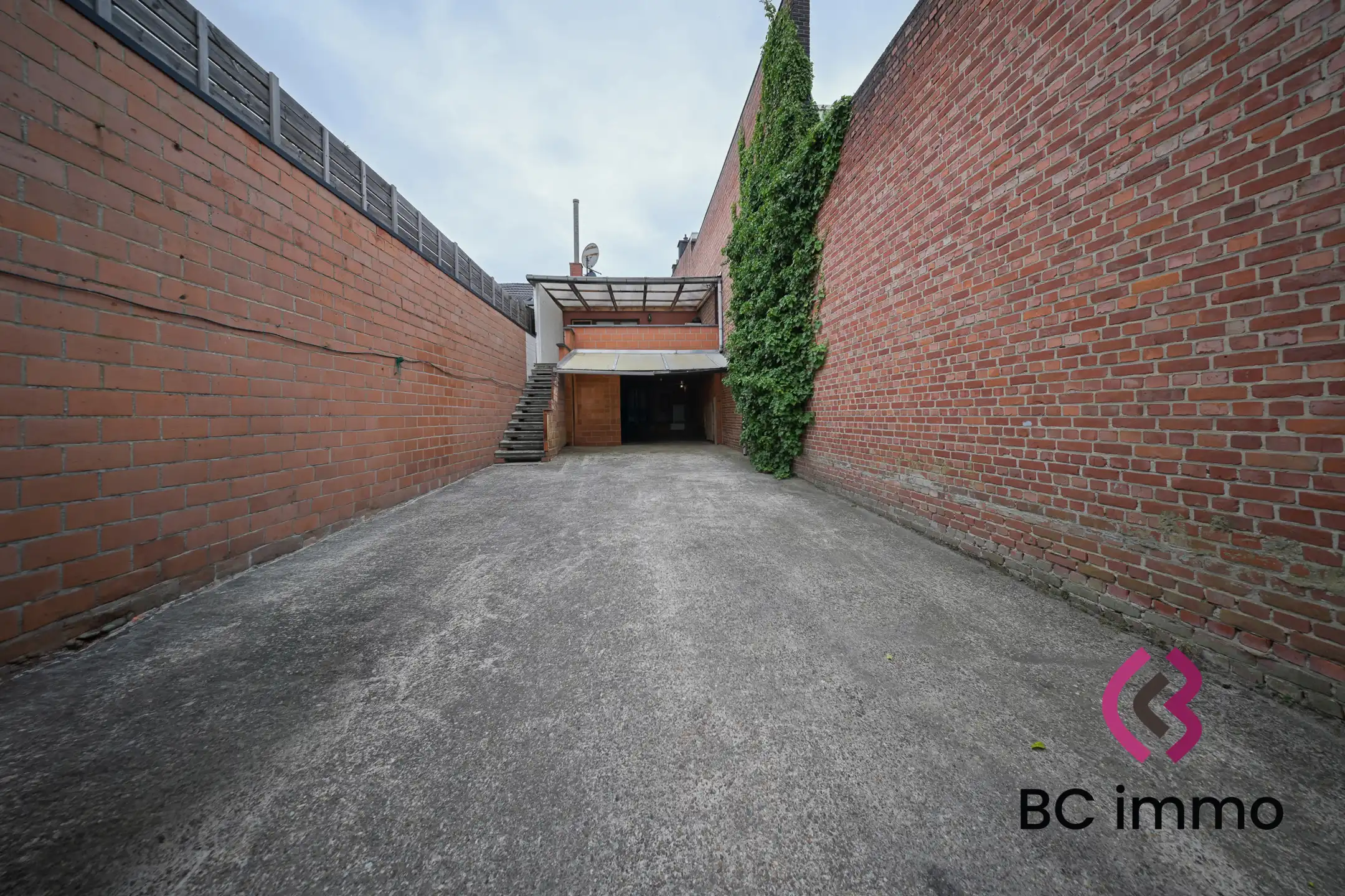 Karaktervolle woning met 3 slaapkamers vlak bij het centrum van Genk foto 21