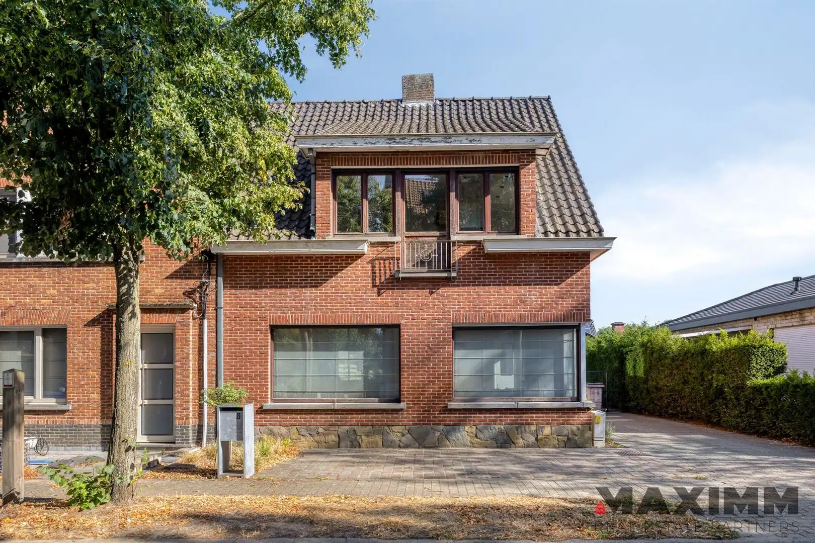 instapklare, hedendaags en stijlvol ingerichte woning met heerlijke tuin en garagebox foto {{pictureIndex}}