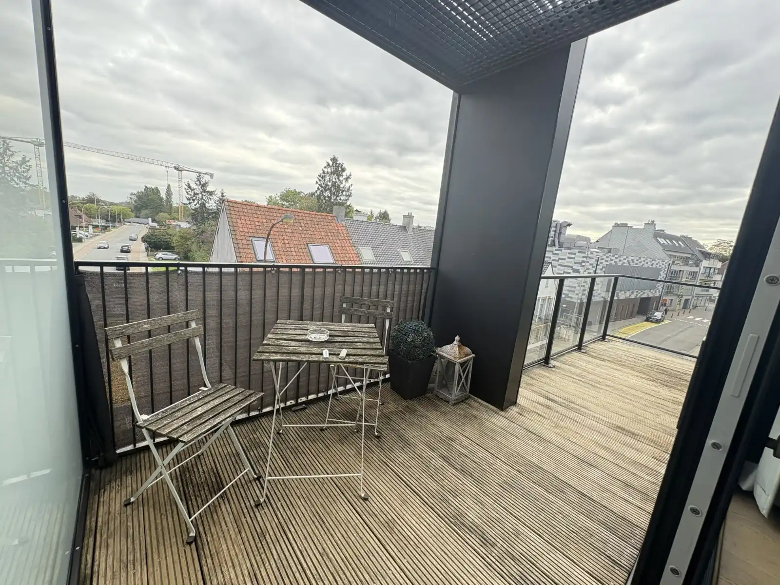 Instapklaar appartement met 2 slaapkamers, garage en 2 terrassen in hartje Waregem! foto 4