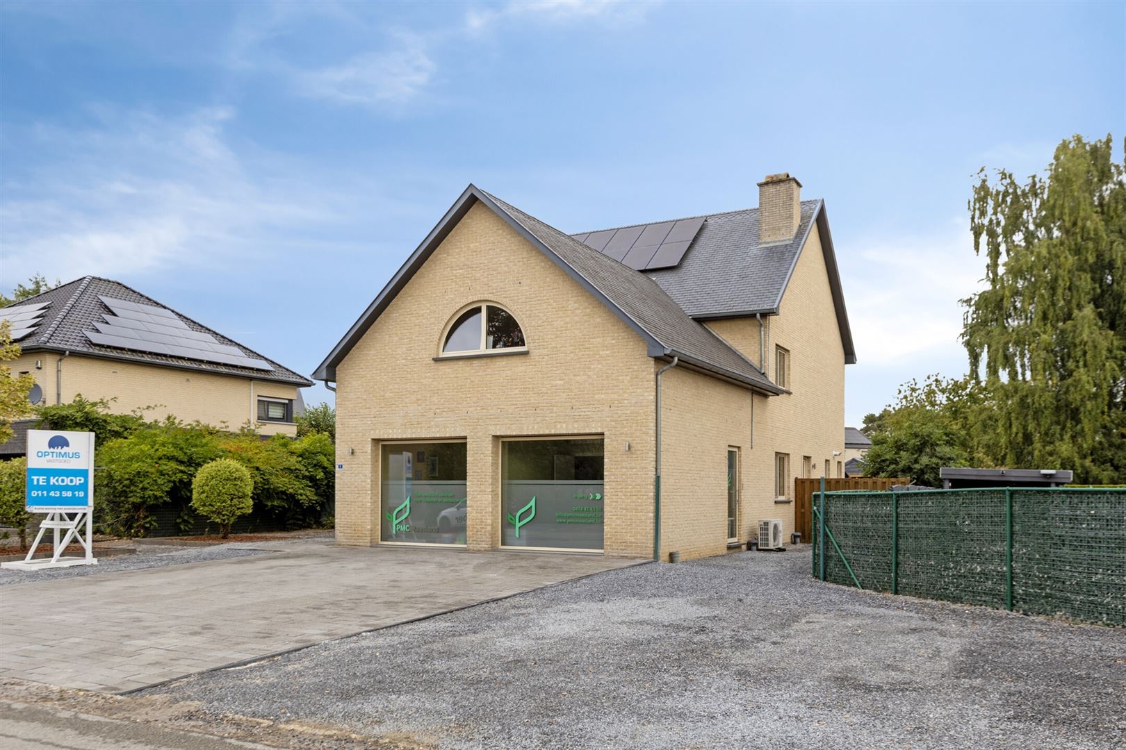 TE KOOP: Ruime woning met praktijkruimte in Maasmechelen! foto 3