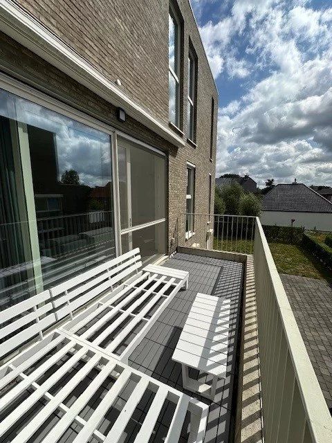 Modern appartement met 2 slaapkamers, terras en 2 ondergrondse staanplaatsen. foto 16