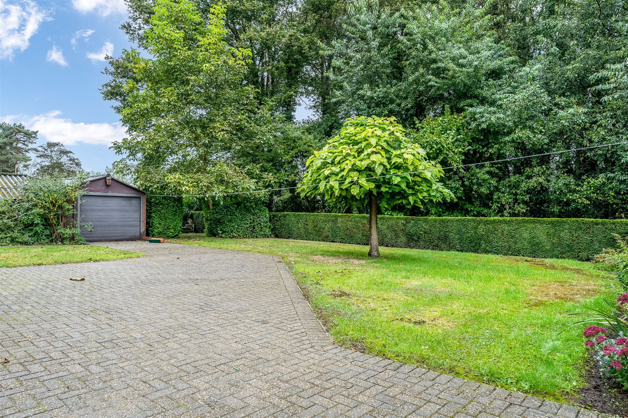 GOED ONDERHOUDEN GELIJKVLOERSE WONING MET 3 SLAAPKAMERS OP RUIM PERCEEL VLAK BIJ KOERSEL CENTRUM foto 21