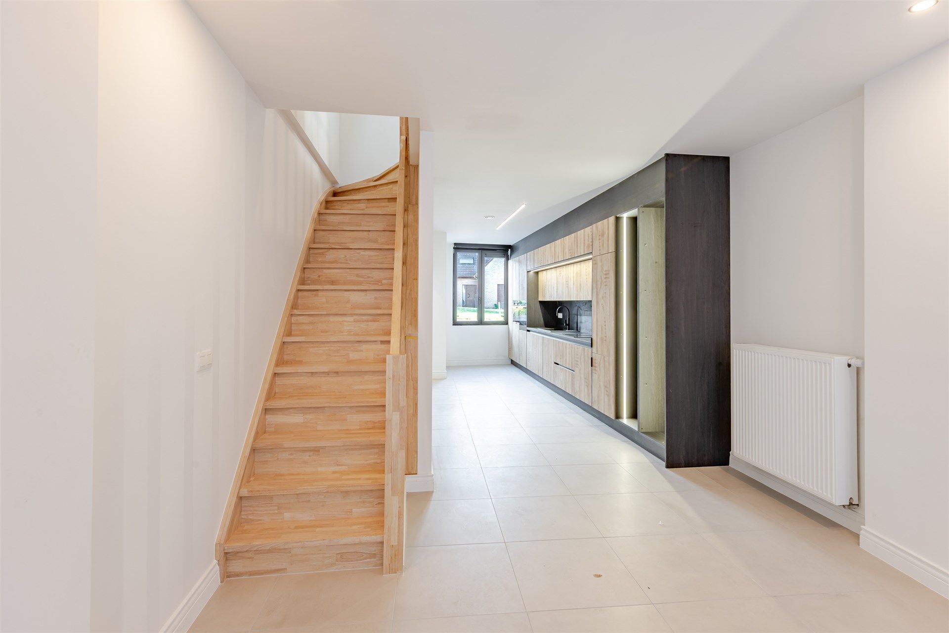 Top gerenoveerde woning met 3 slks en buitenruimte foto 7