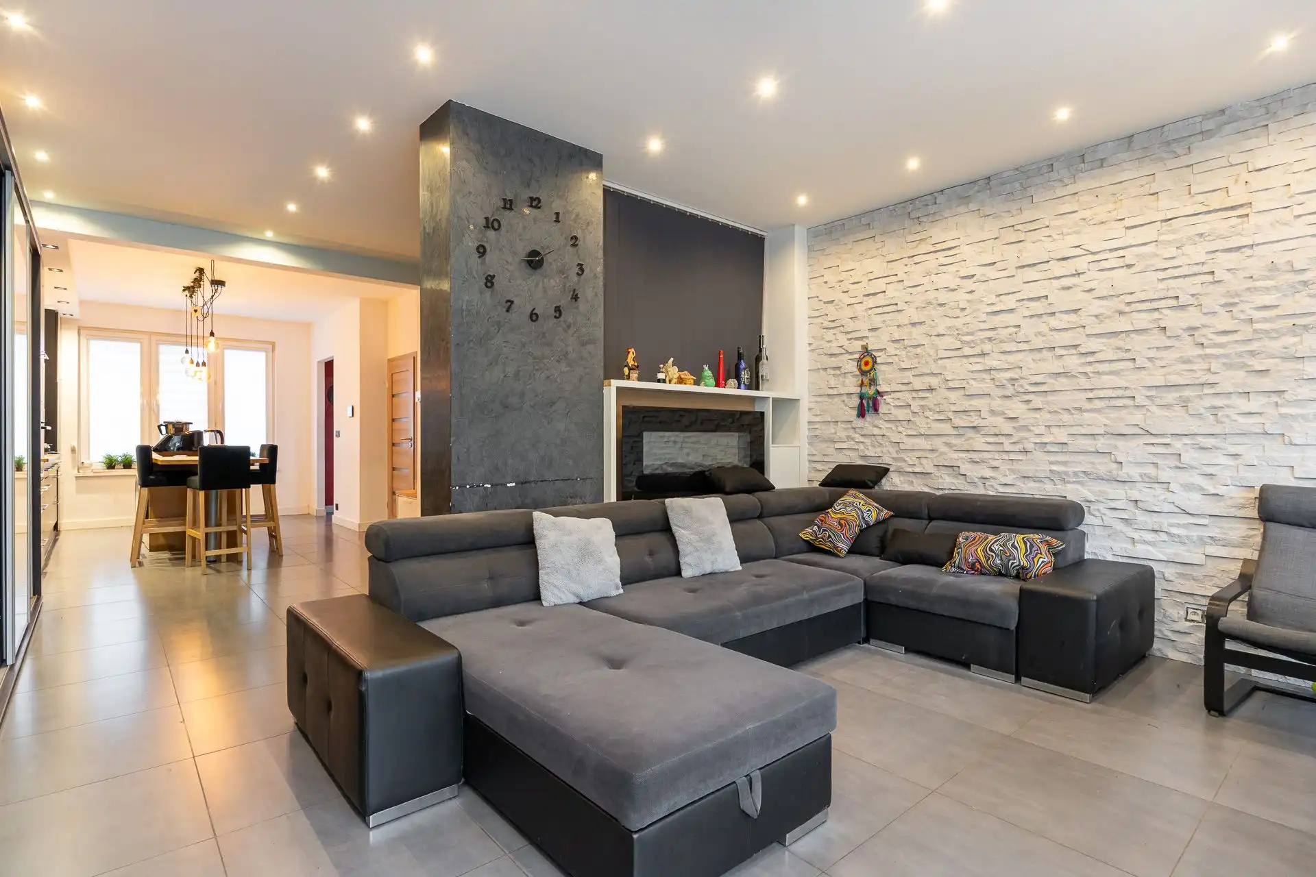 Instapklare gezinswoning met tuin in doodlopende straat! foto 3