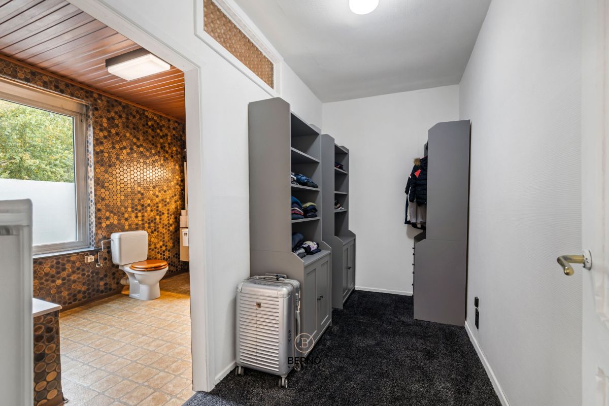 Rustig gelegen woning met 3 slaapkamers en ruime garage. foto 20