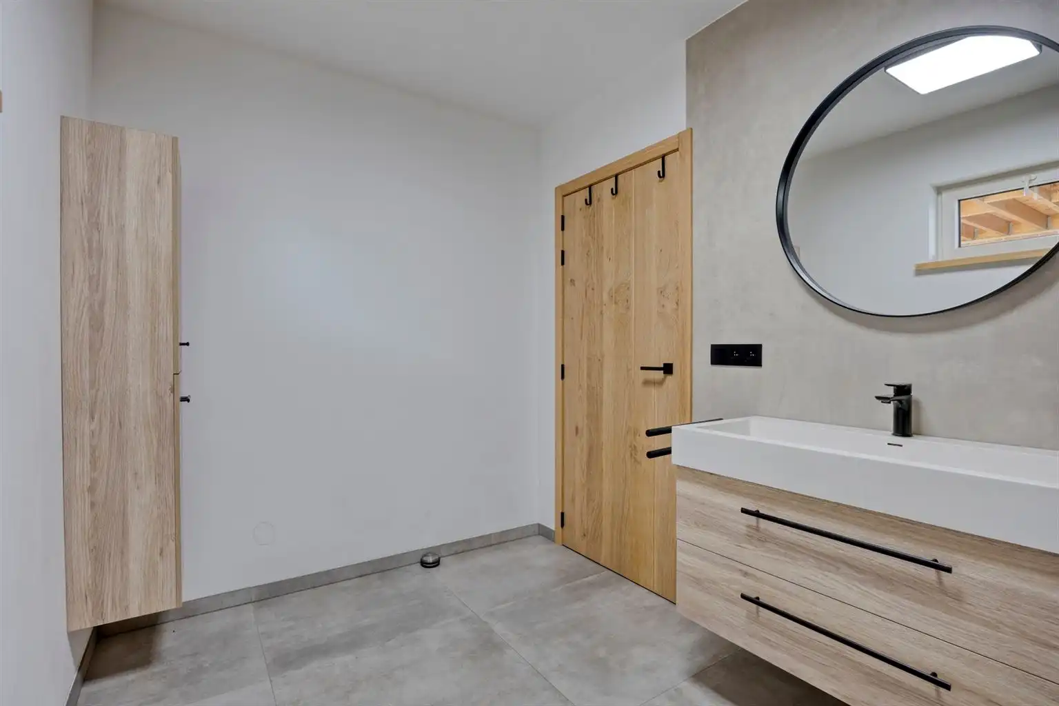 Vrijstaande woning met 3 slaapkamers, inpandige garage, omheinde tuin en zonnepanelen, zeer rustig gelegen in het landelijke Molenbeersel. foto 14