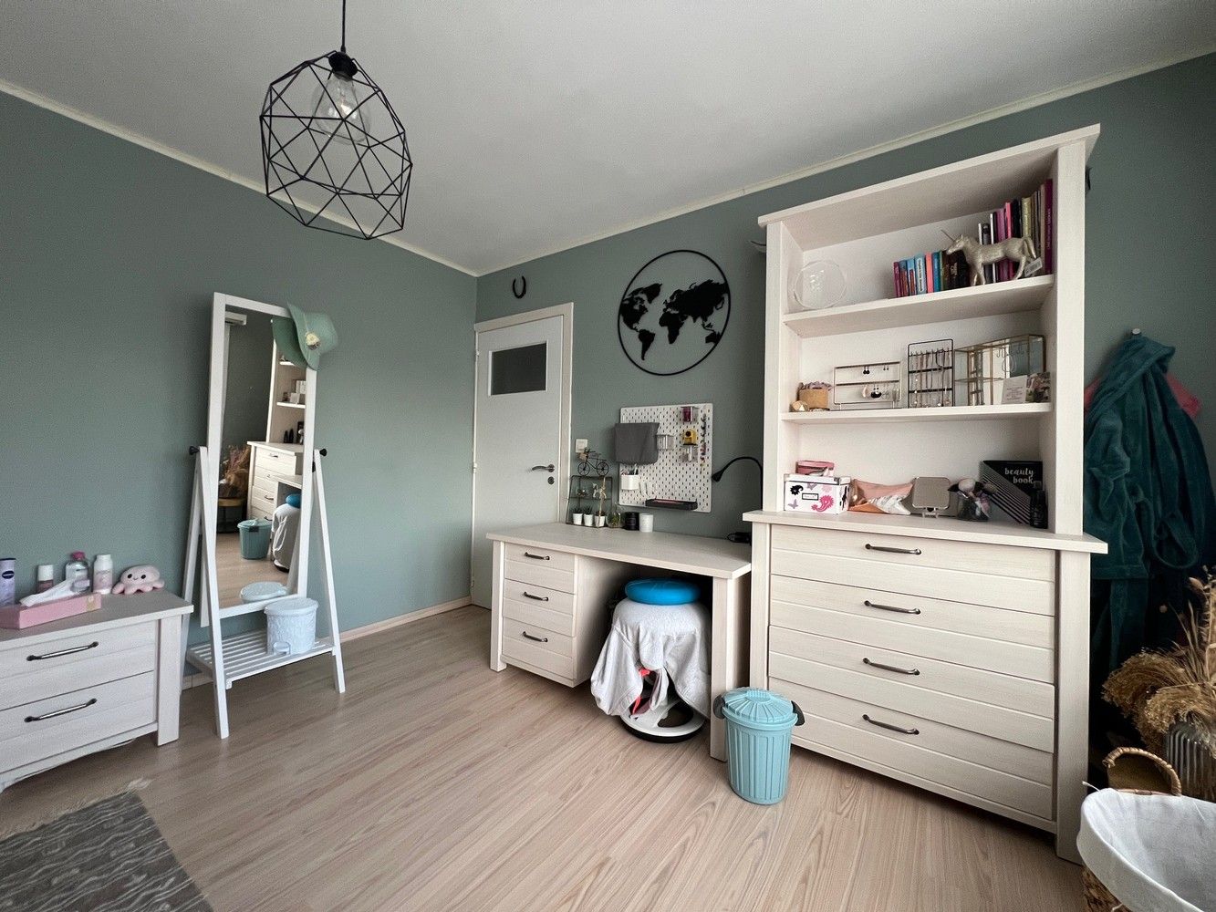 Instapklare woning met 4 slaapkamers en garage. foto 7