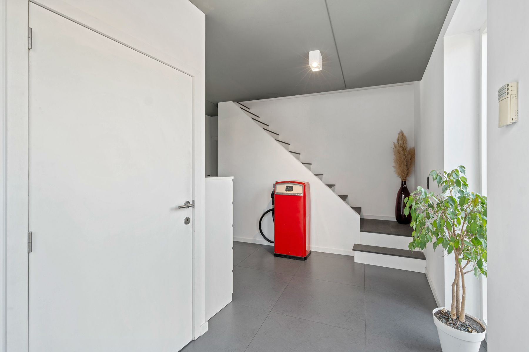 Moderne en exclusieve villa met 4 slpk, zwembad en wellness foto 4